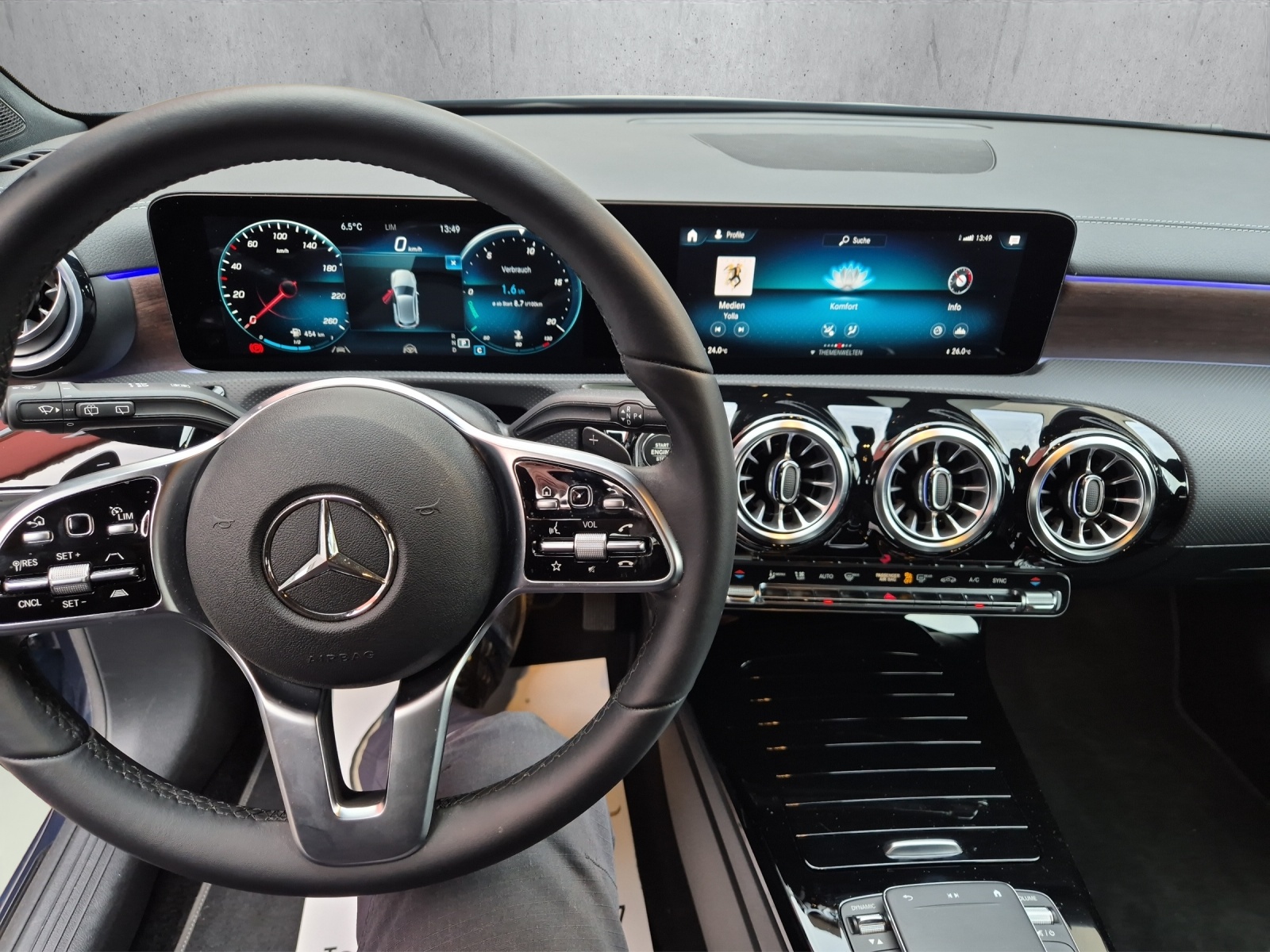 MERCEDES-BENZ A 250 Progressive 7G-DCT-image-10