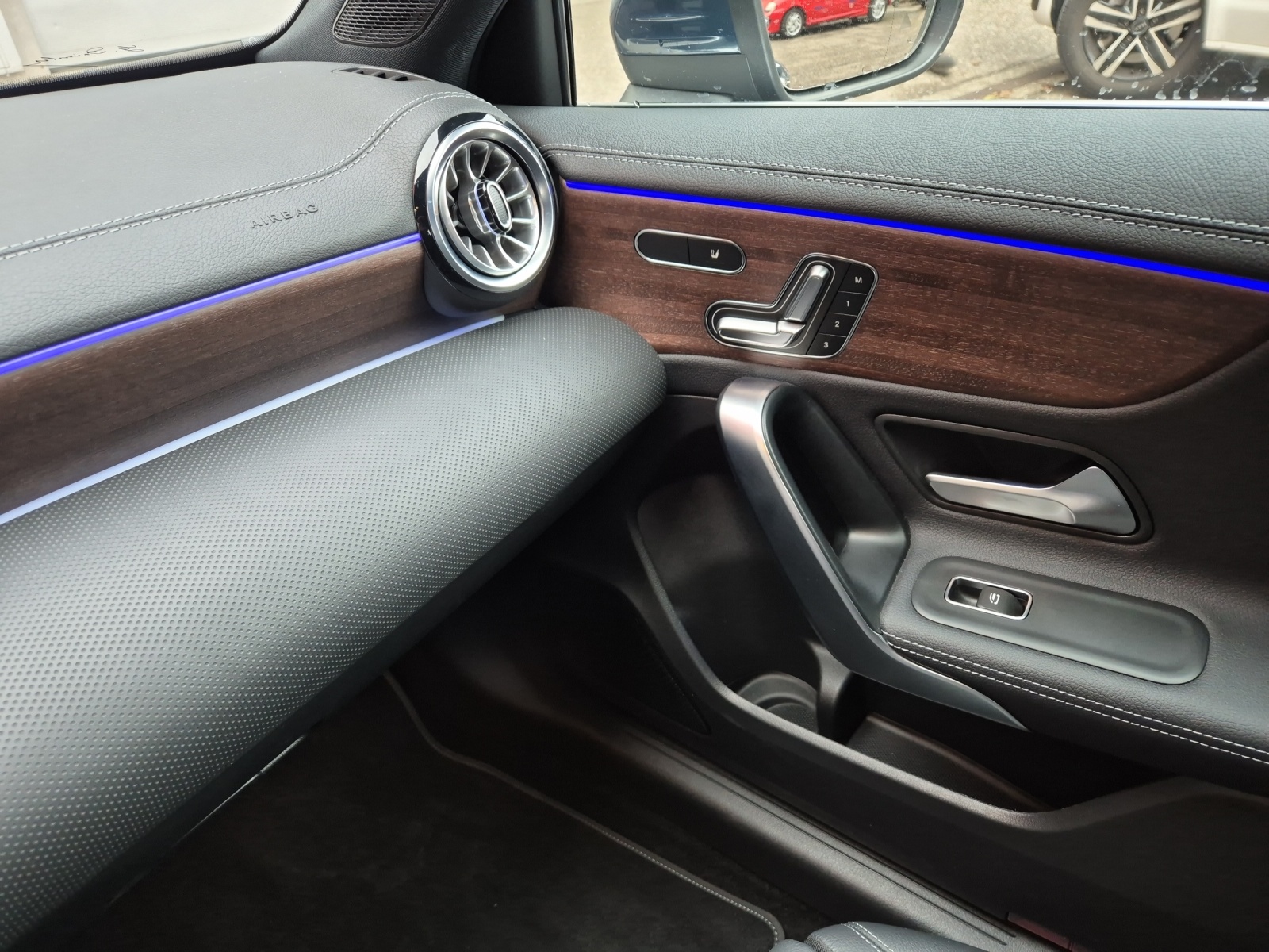 MERCEDES-BENZ A 250 Progressive 7G-DCT-image-13