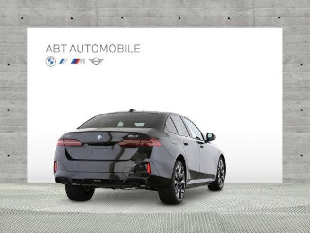 BMW 550e xDrive-showroom-element-2
