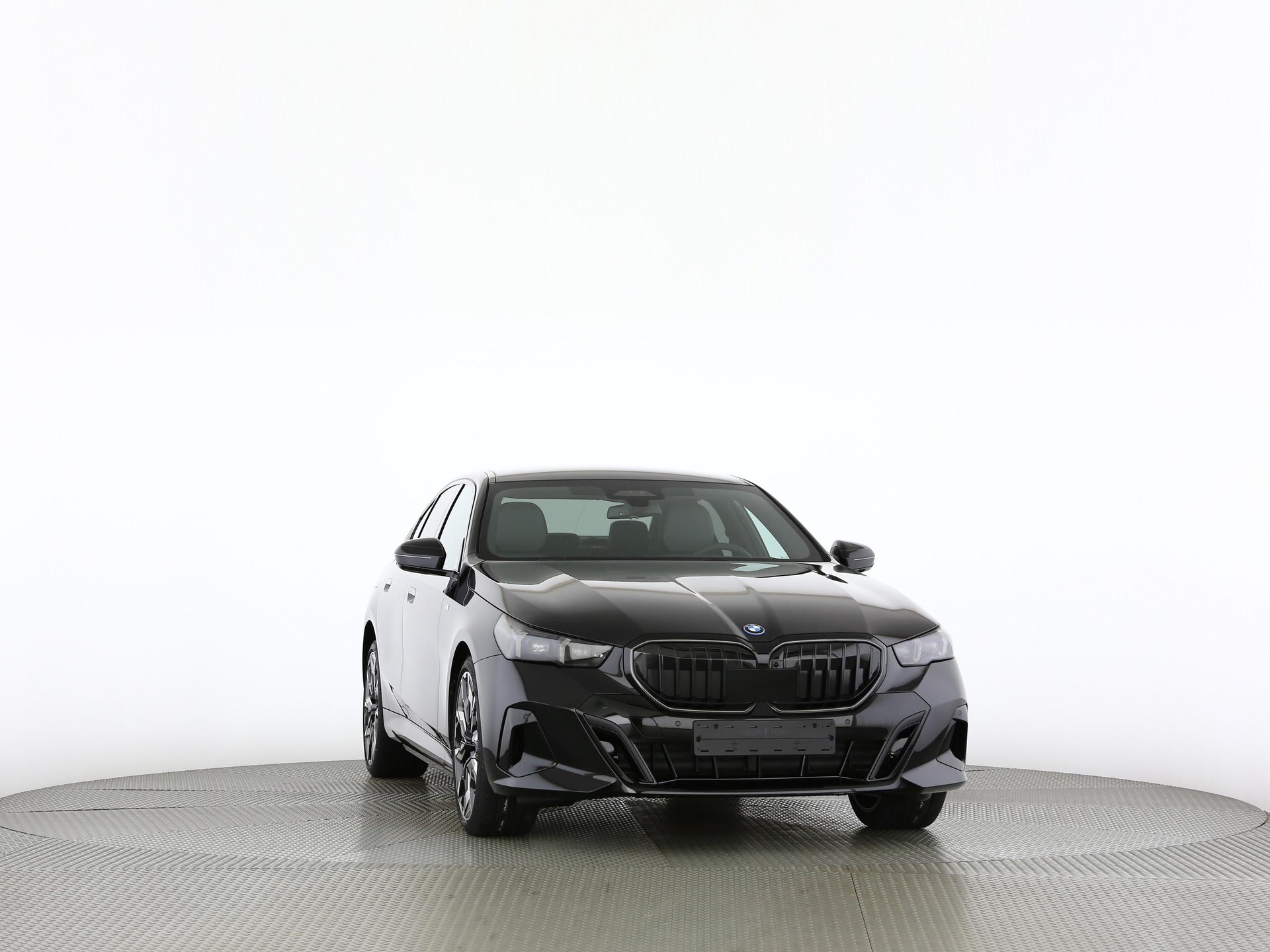 BMW 550e xDrive-image-28
