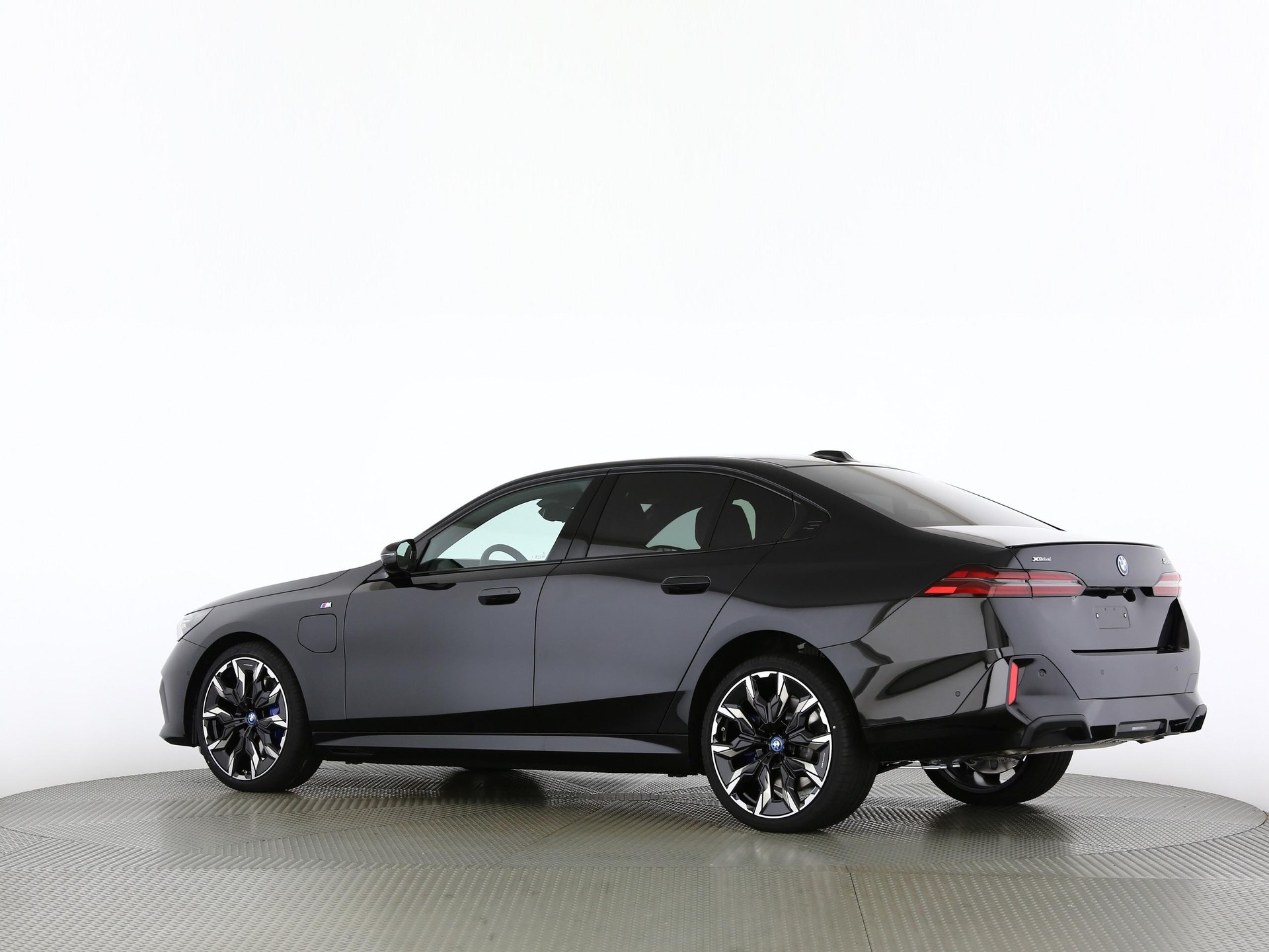 BMW 550e xDrive-image-14