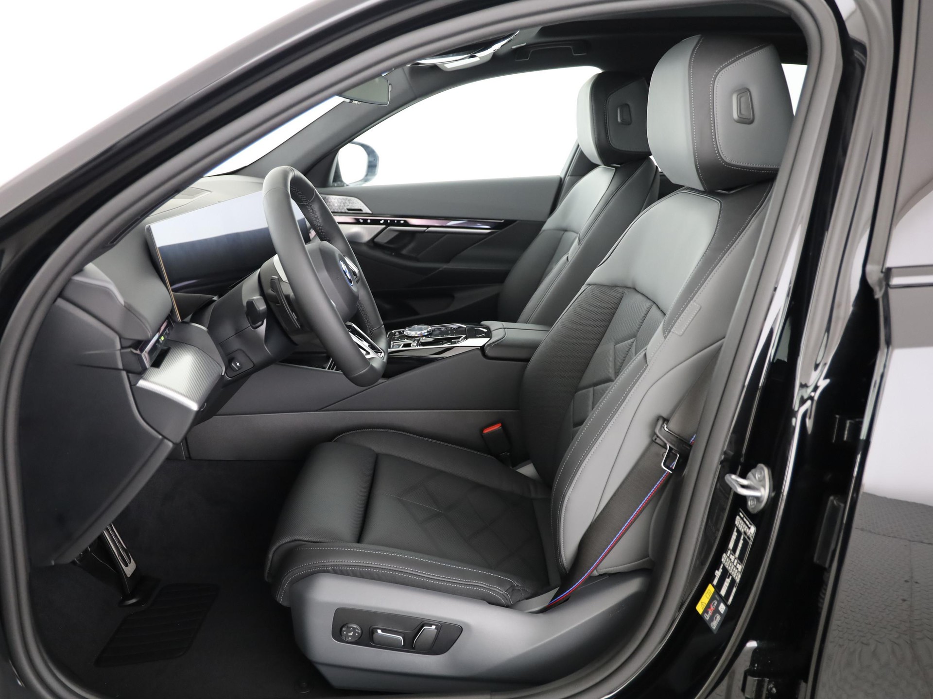 BMW 550e xDrive-image-4