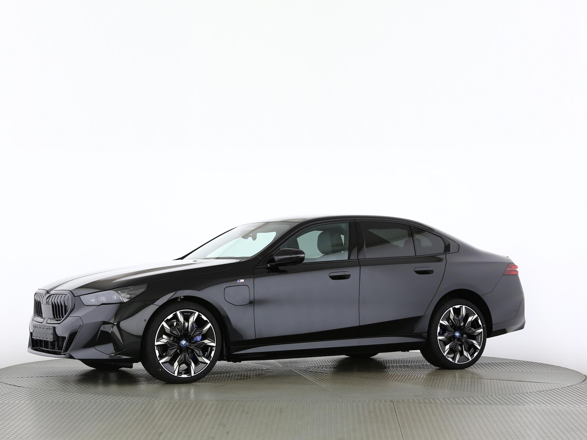 BMW 550e xDrive-image-9
