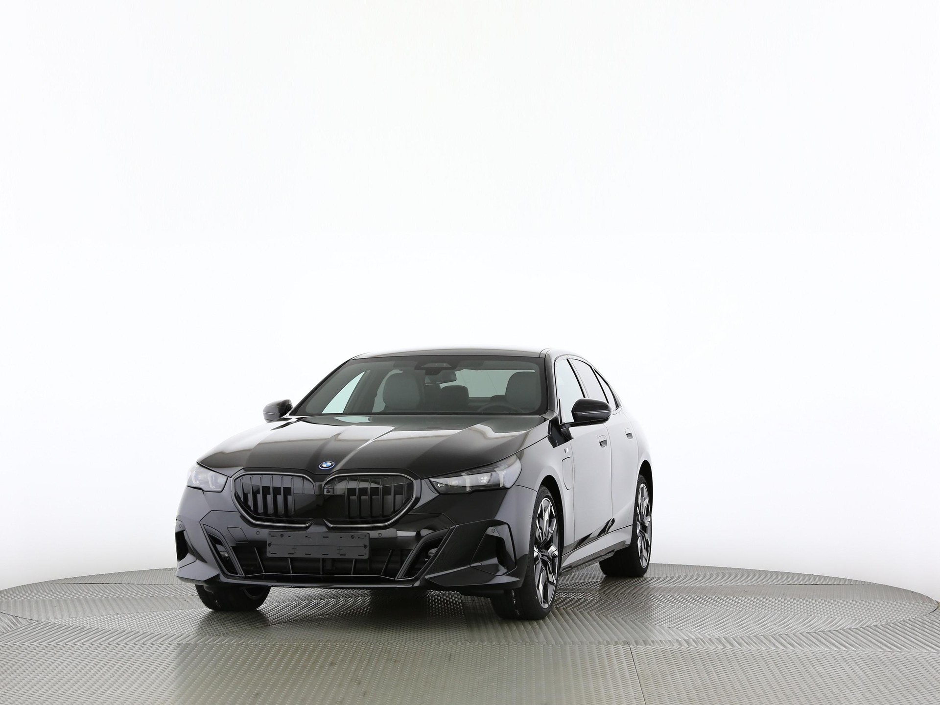BMW 550e xDrive-image-6