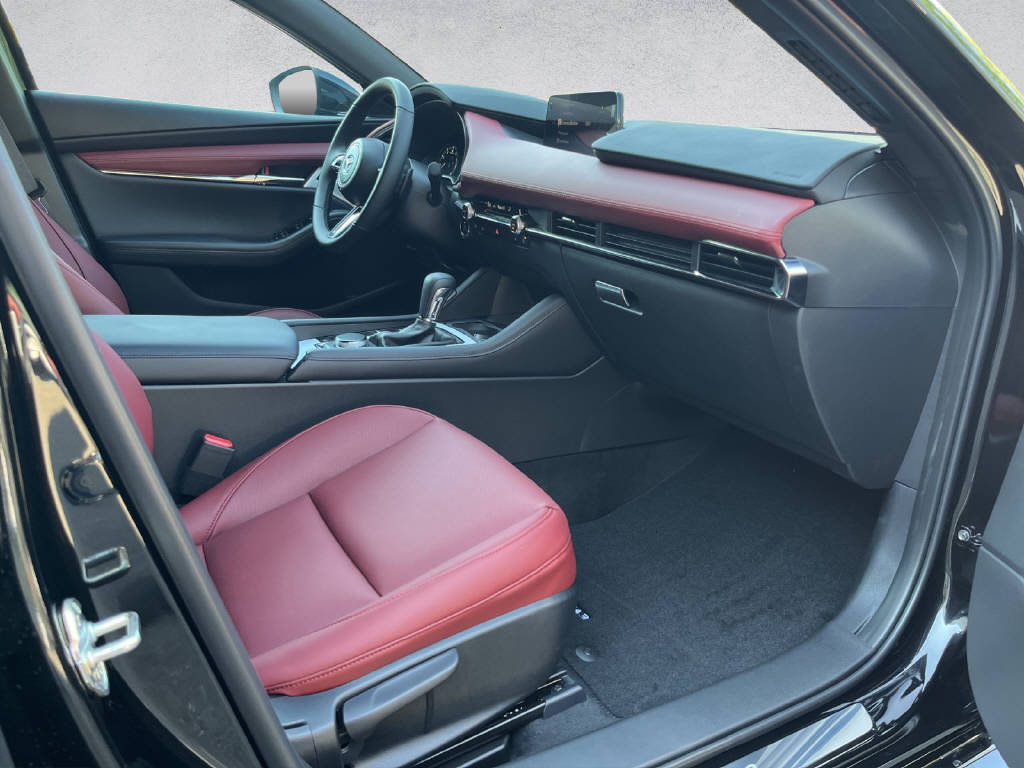 MAZDA 3 Hatchback 2.0 186 Takumi-image-14