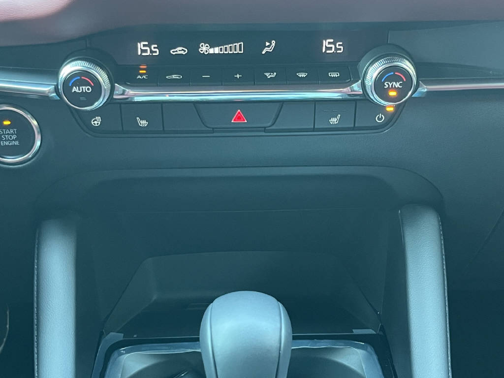 MAZDA 3 Hatchback 2.0 186 Takumi-image-11