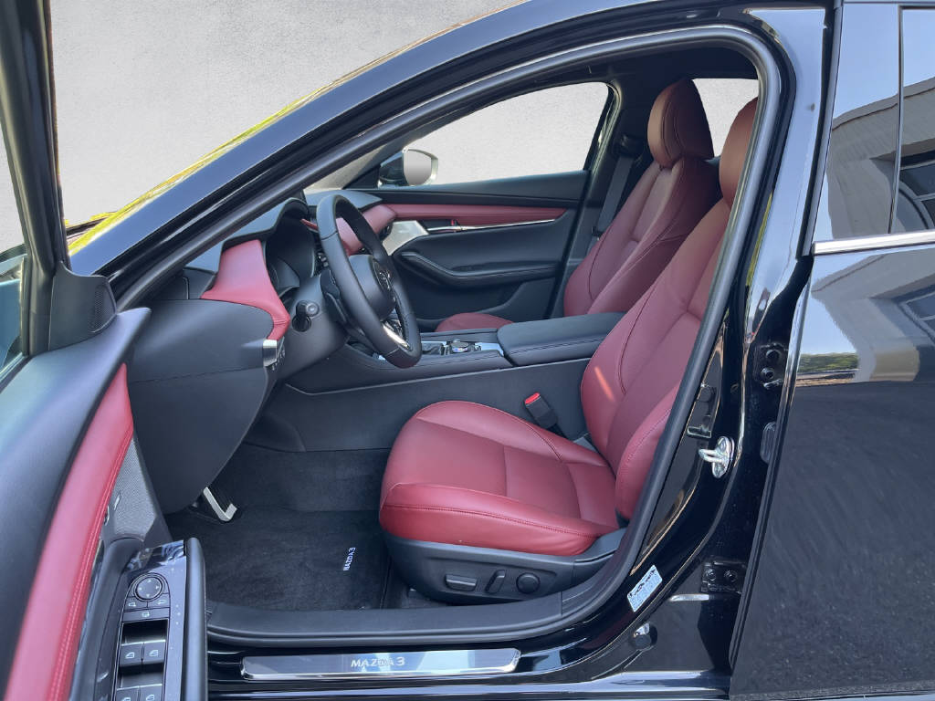 MAZDA 3 Hatchback 2.0 186 Takumi-image-5