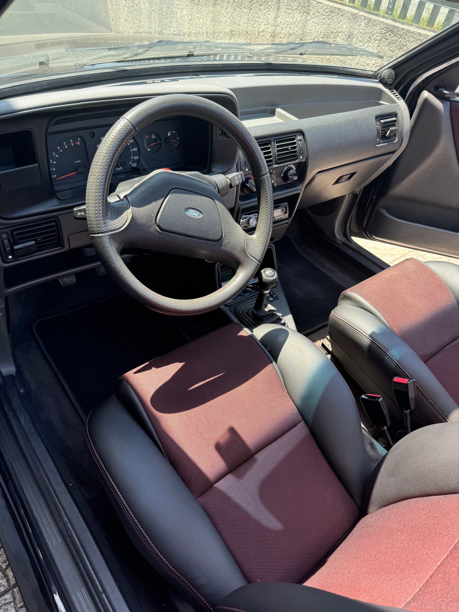 FORD Escort 1600 XR3i-image-4