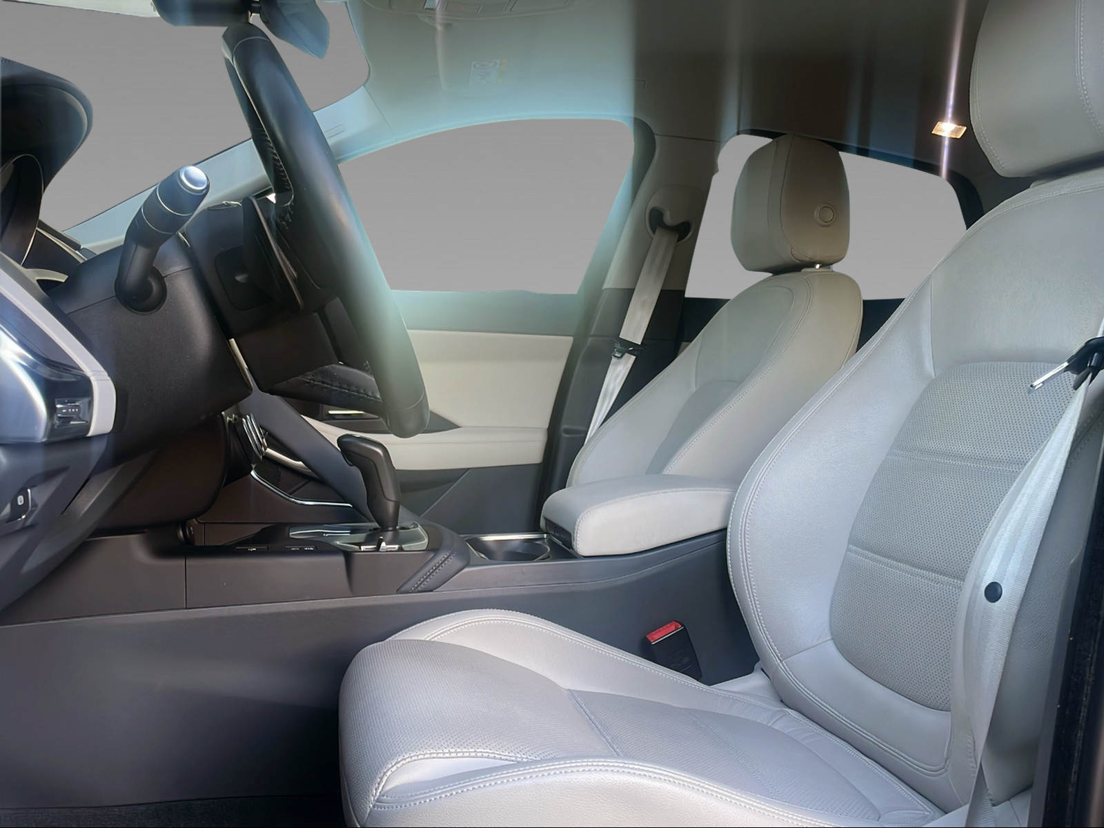 JAGUAR E-Pace 2.0 T 200 S AWD-showroom-element-3