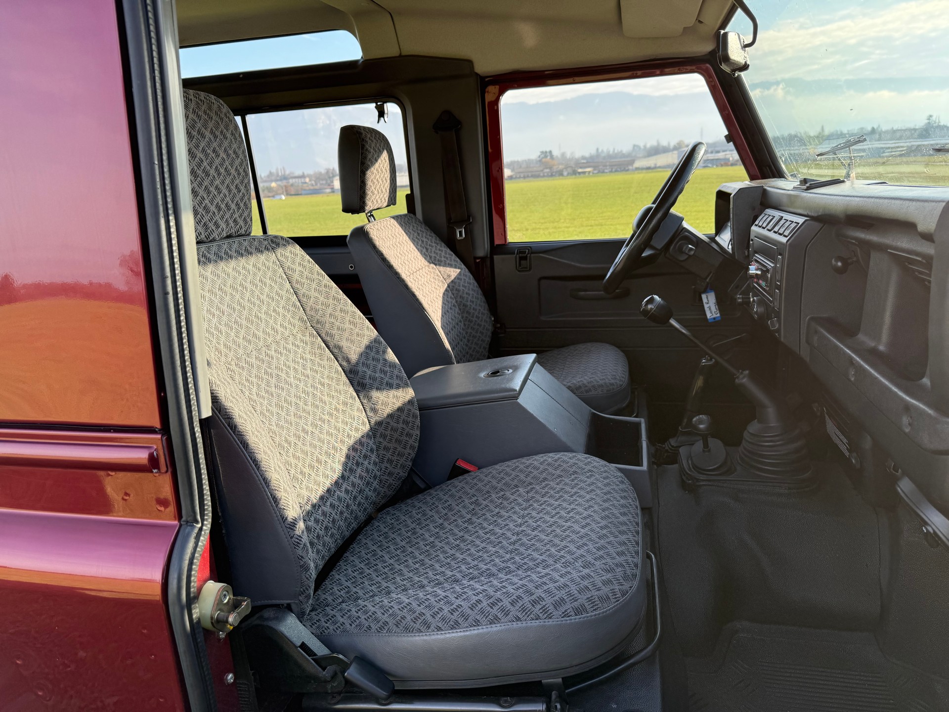 LAND ROVER Defender 90 2.5 Td5-image-11