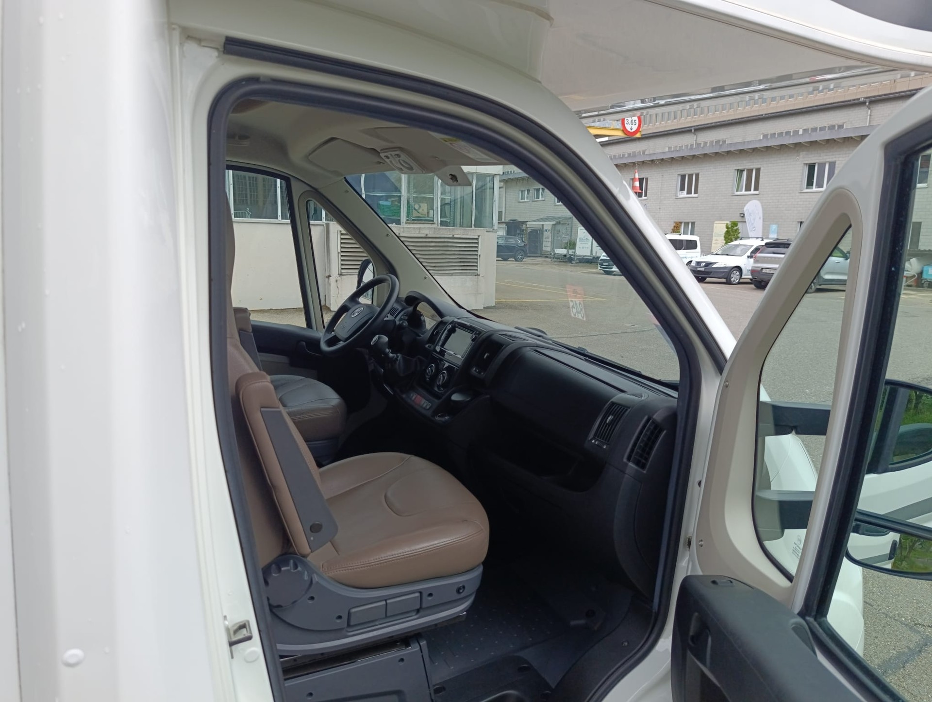 BÜRSTNER BA 6701*** Perfektes Familienmobil für jede Jahreszeit*** *2 er Veloträger *Multimedia *Rückfahrkamera *-image-10
