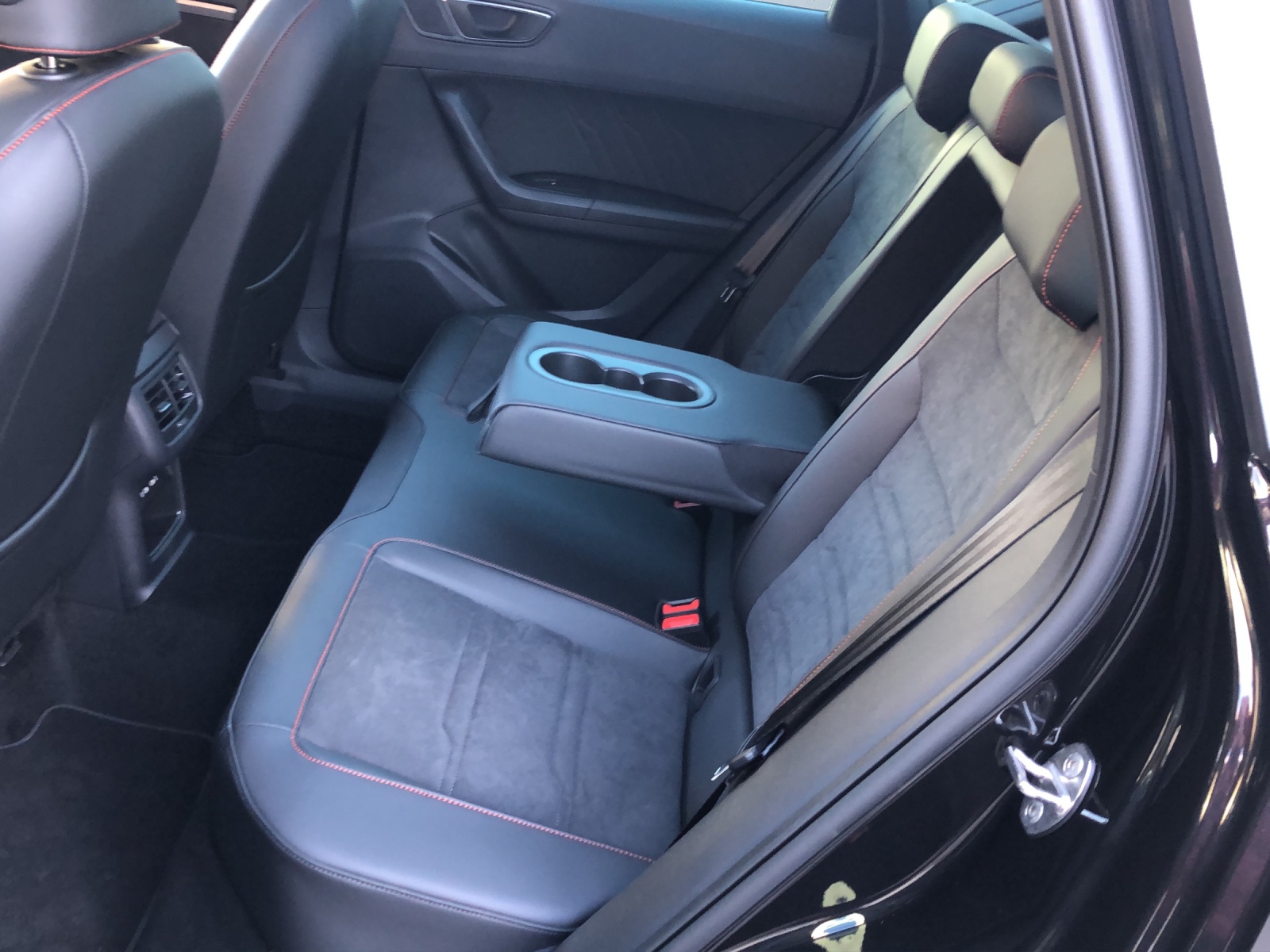 SEAT Ateca 2.0 TSI Hola FR 4Drive*PANORAMADACH*-image-18