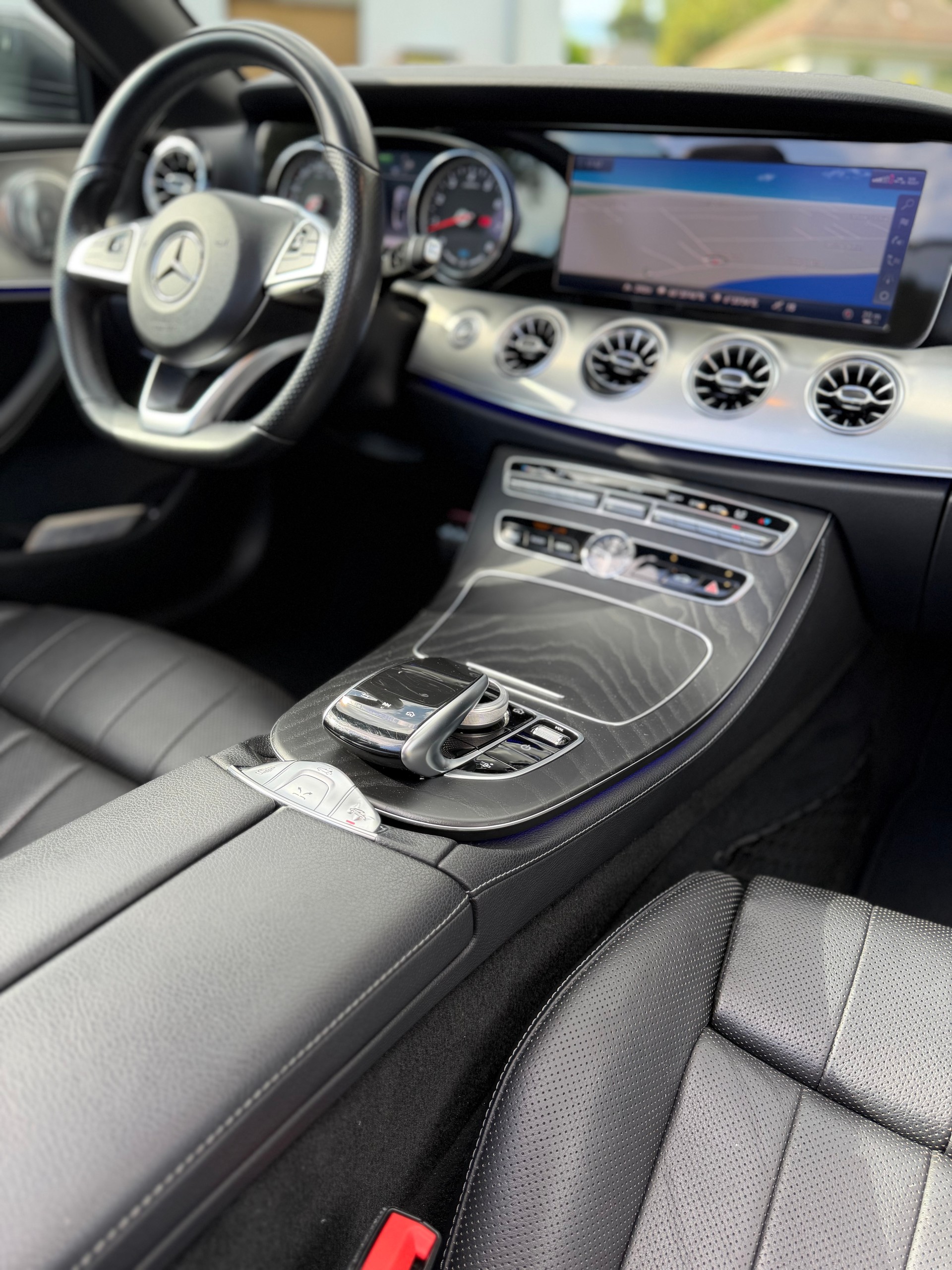 MERCEDES-BENZ E 350 Cabriolet AMG Line 9G-Tronic-image-12