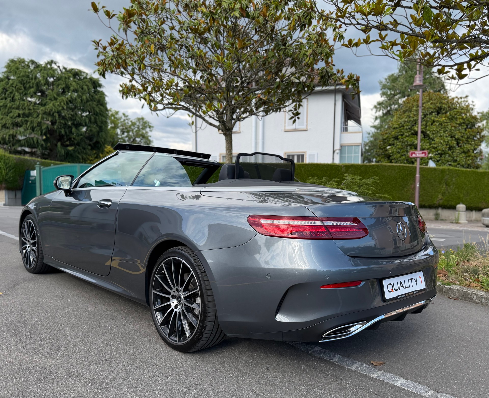 MERCEDES-BENZ E 350 Cabriolet AMG Line 9G-Tronic-image-3