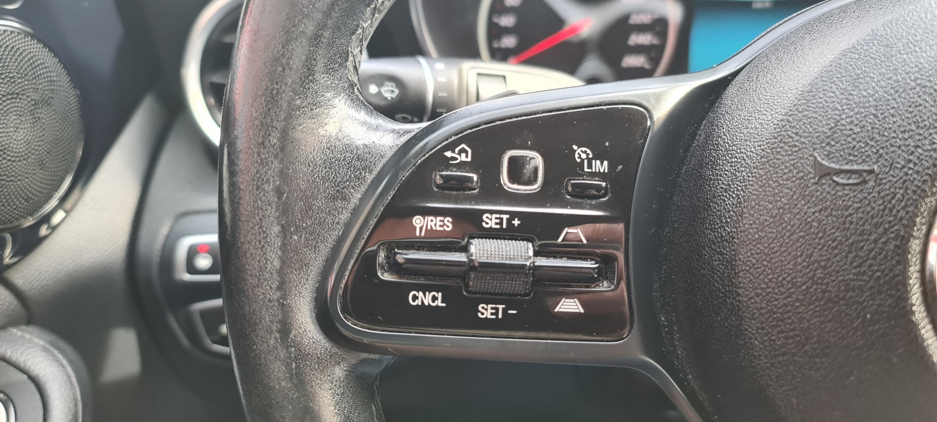 MERCEDES-BENZ C 200 Swiss Star 4M 9G-Tronic-image-24