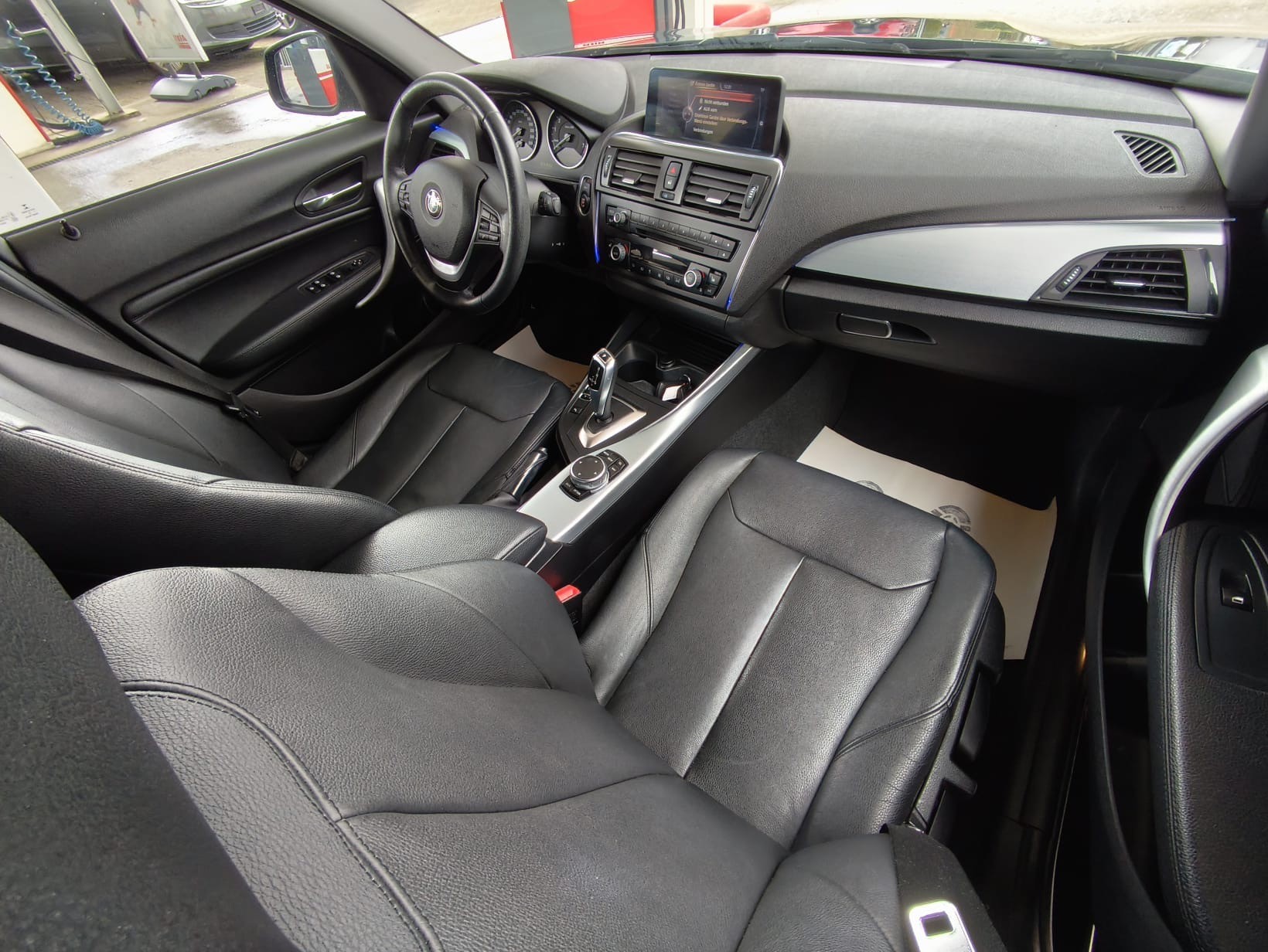 BMW 116i Sport Line Steptronic-image-11