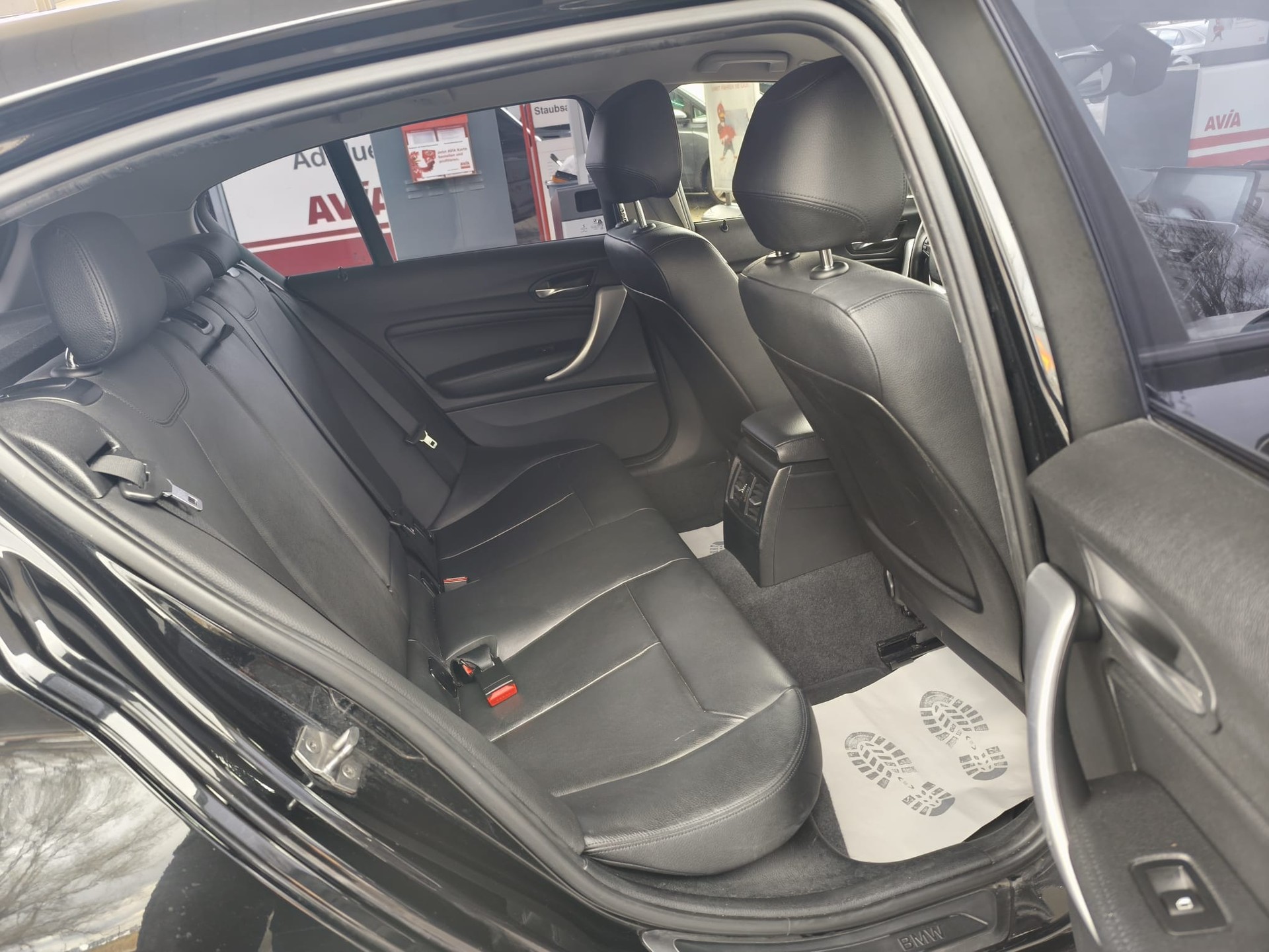 BMW 116i Sport Line Steptronic-image-12