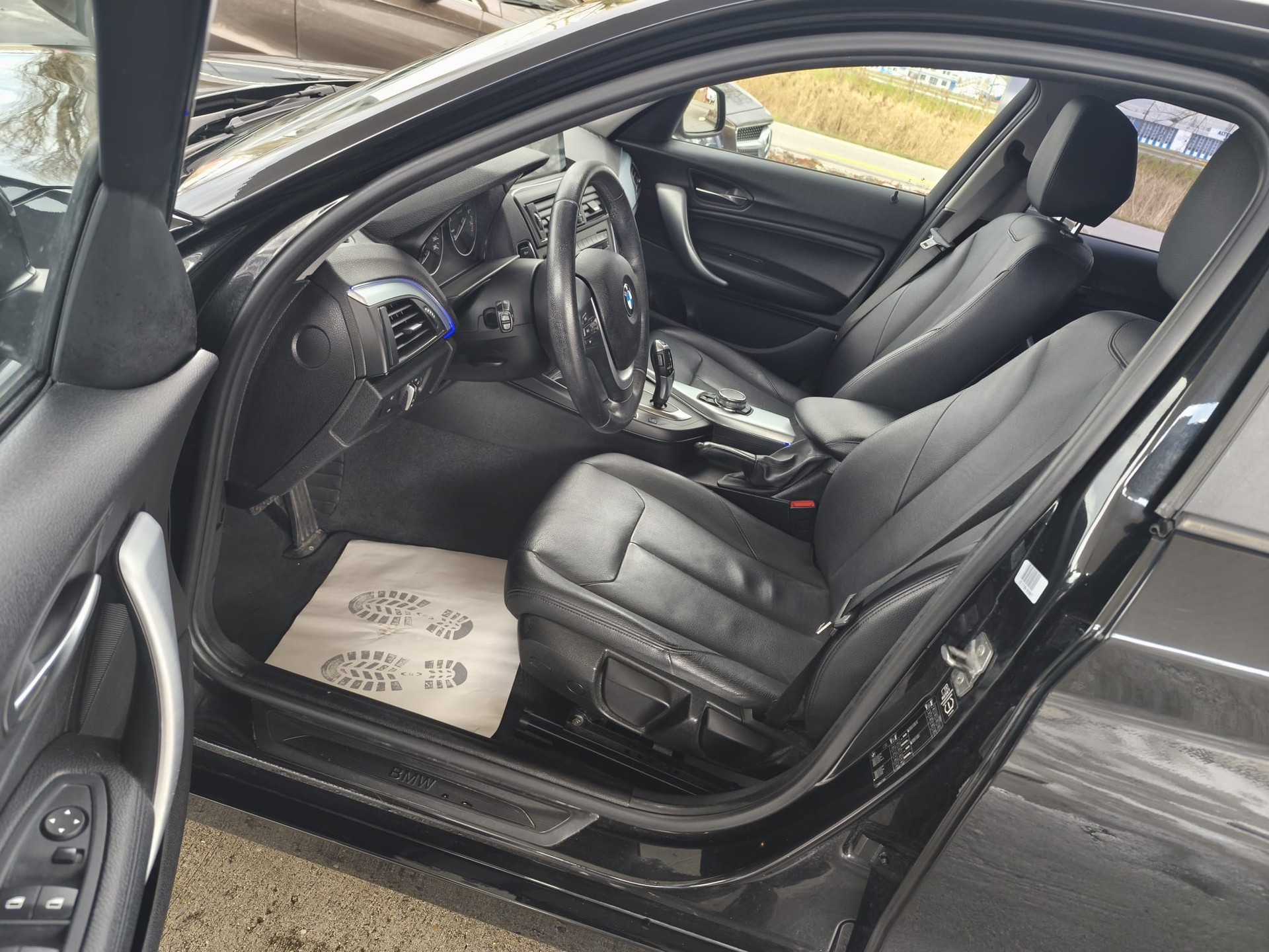 BMW 116i Sport Line Steptronic-image-10
