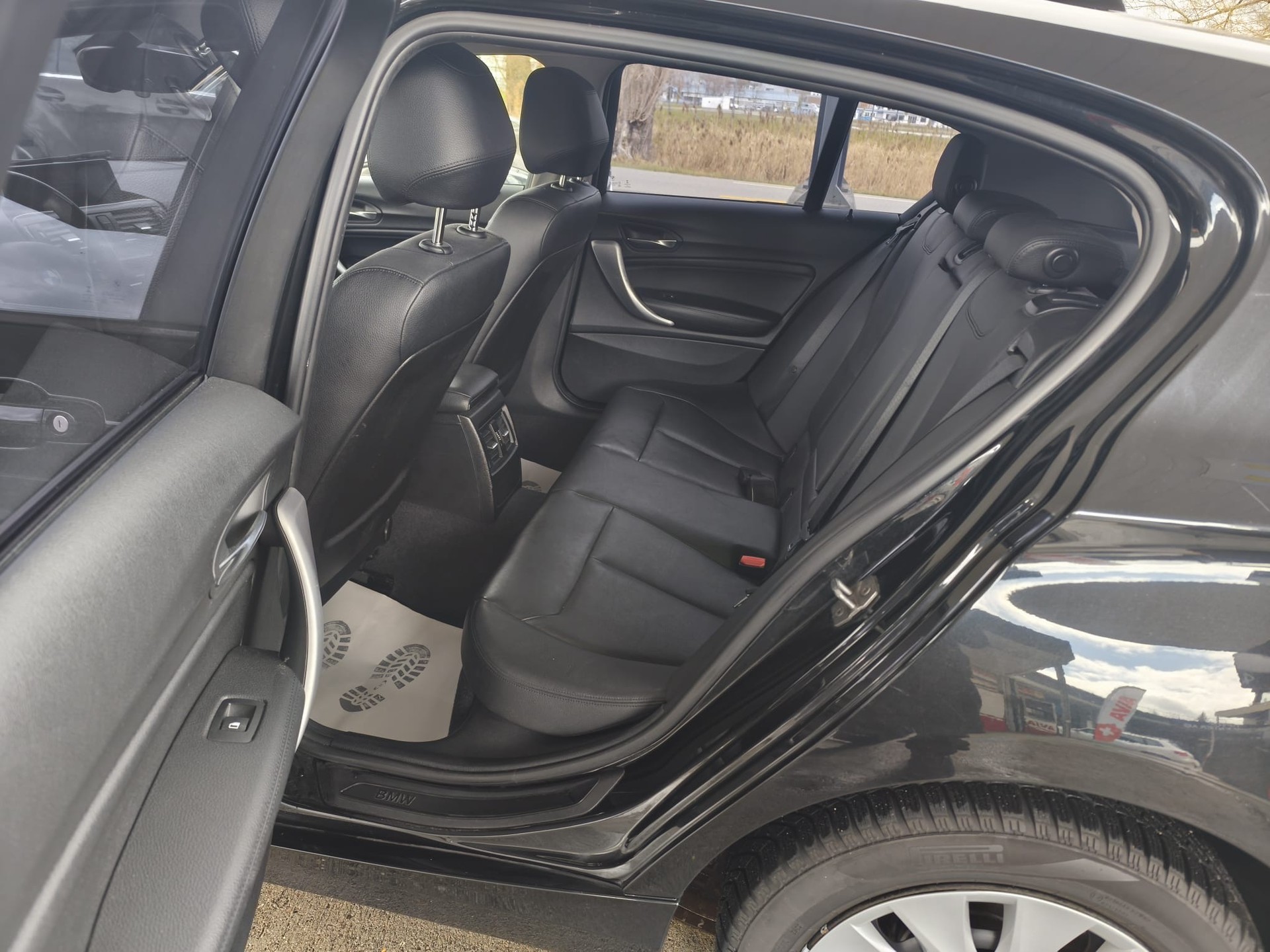 BMW 116i Sport Line Steptronic-image-13