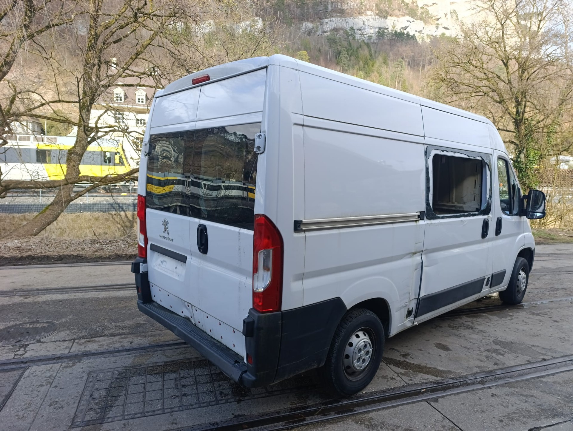 PEUGEOT Boxer 2.2 HDI 335 Pro L2H2-showroom-element-2