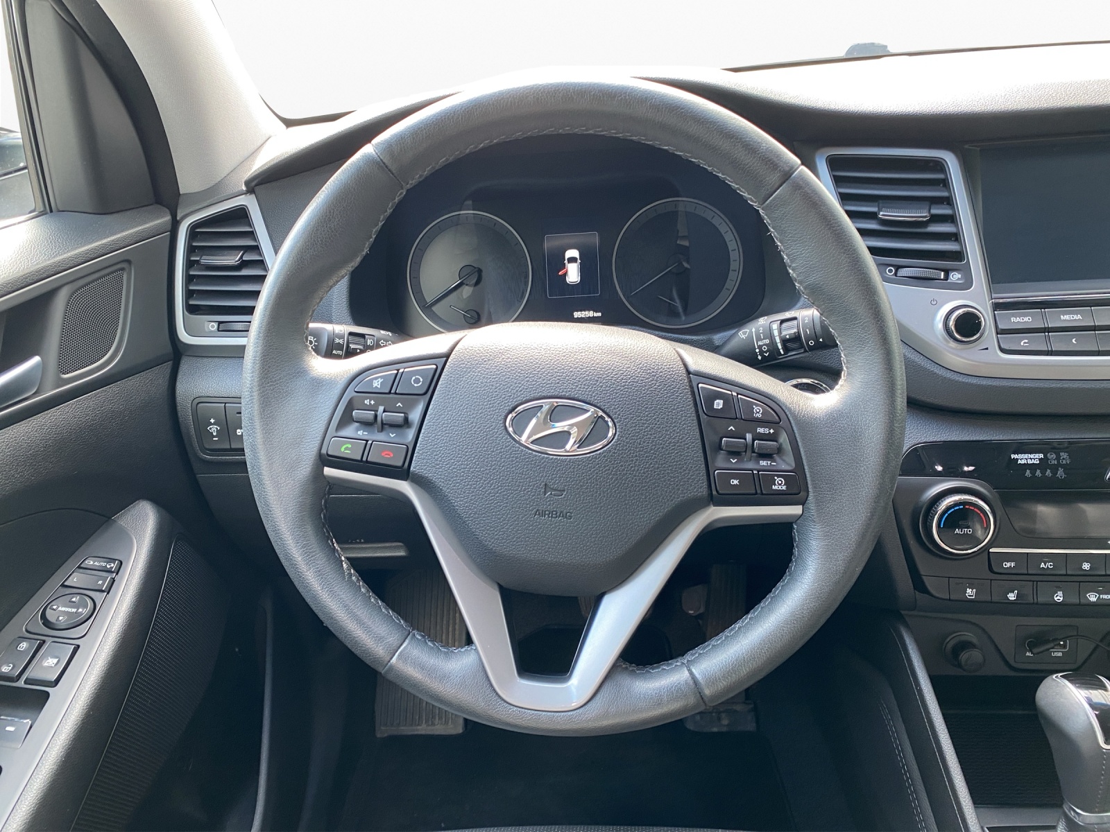 HYUNDAI Tucson 1.6 T-GDi Plena 4WD-image-12