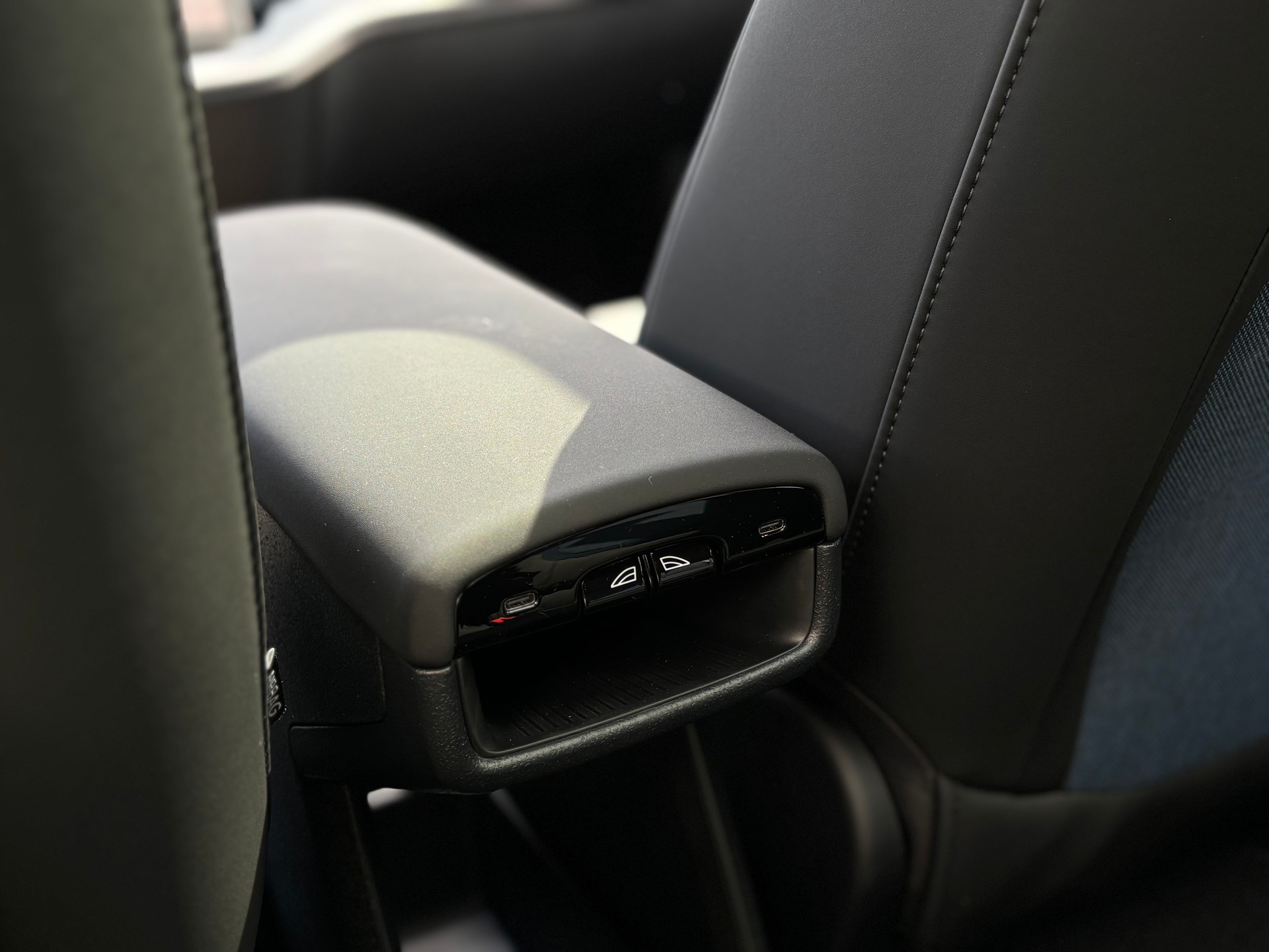 VOLVO EX30 P8 Ultra AWD-image-12
