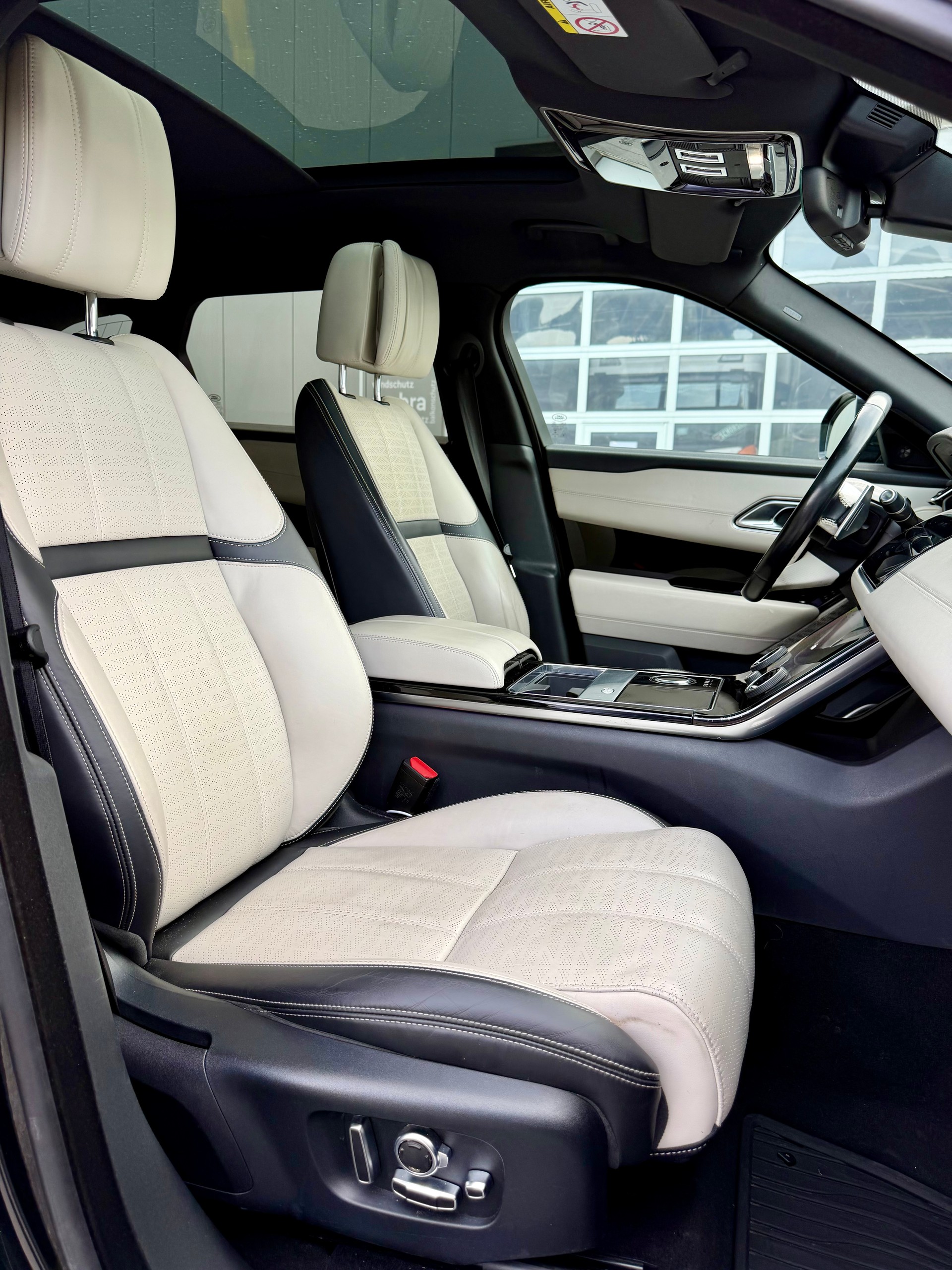 LAND ROVER Range Rover Velar R-Dynamic P 300 SE Automatic-image-11