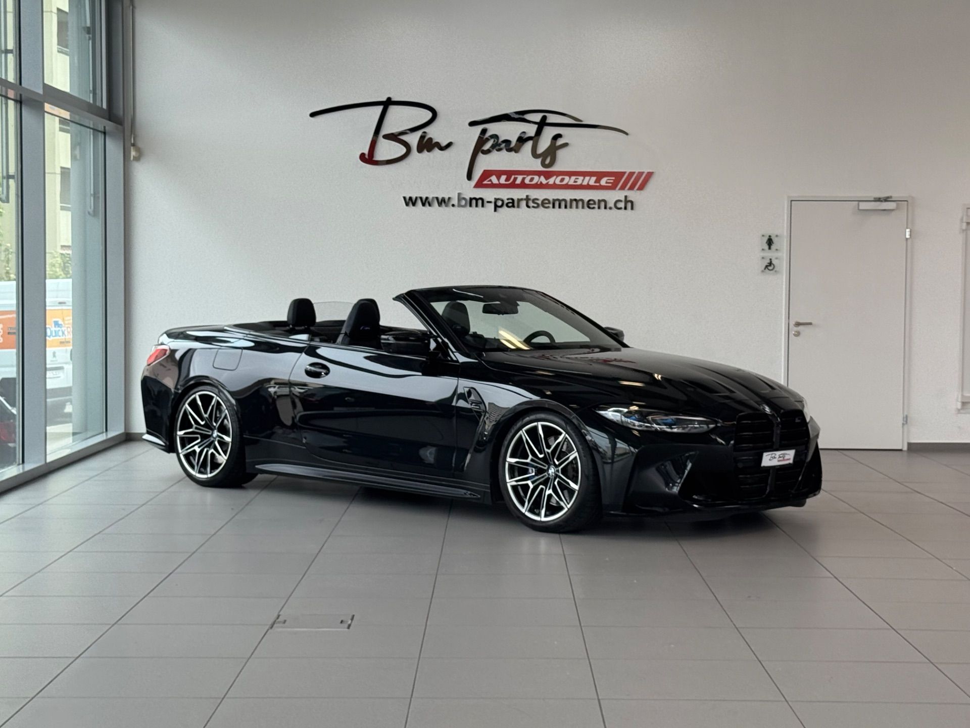 BMW M4 Cabrio Competition M xDrive-showroom-element-1