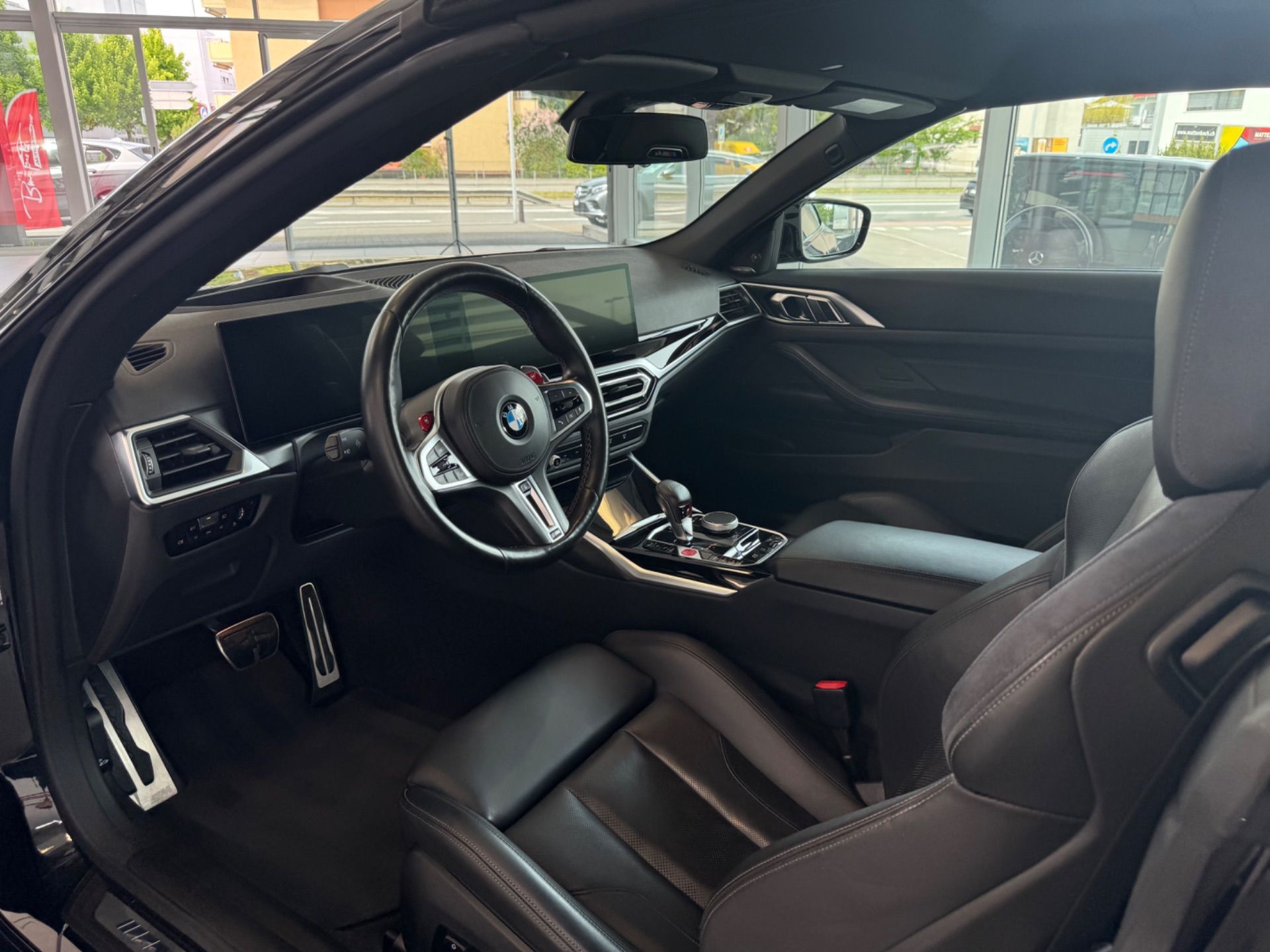 BMW M4 Cabrio Competition M xDrive-image-10