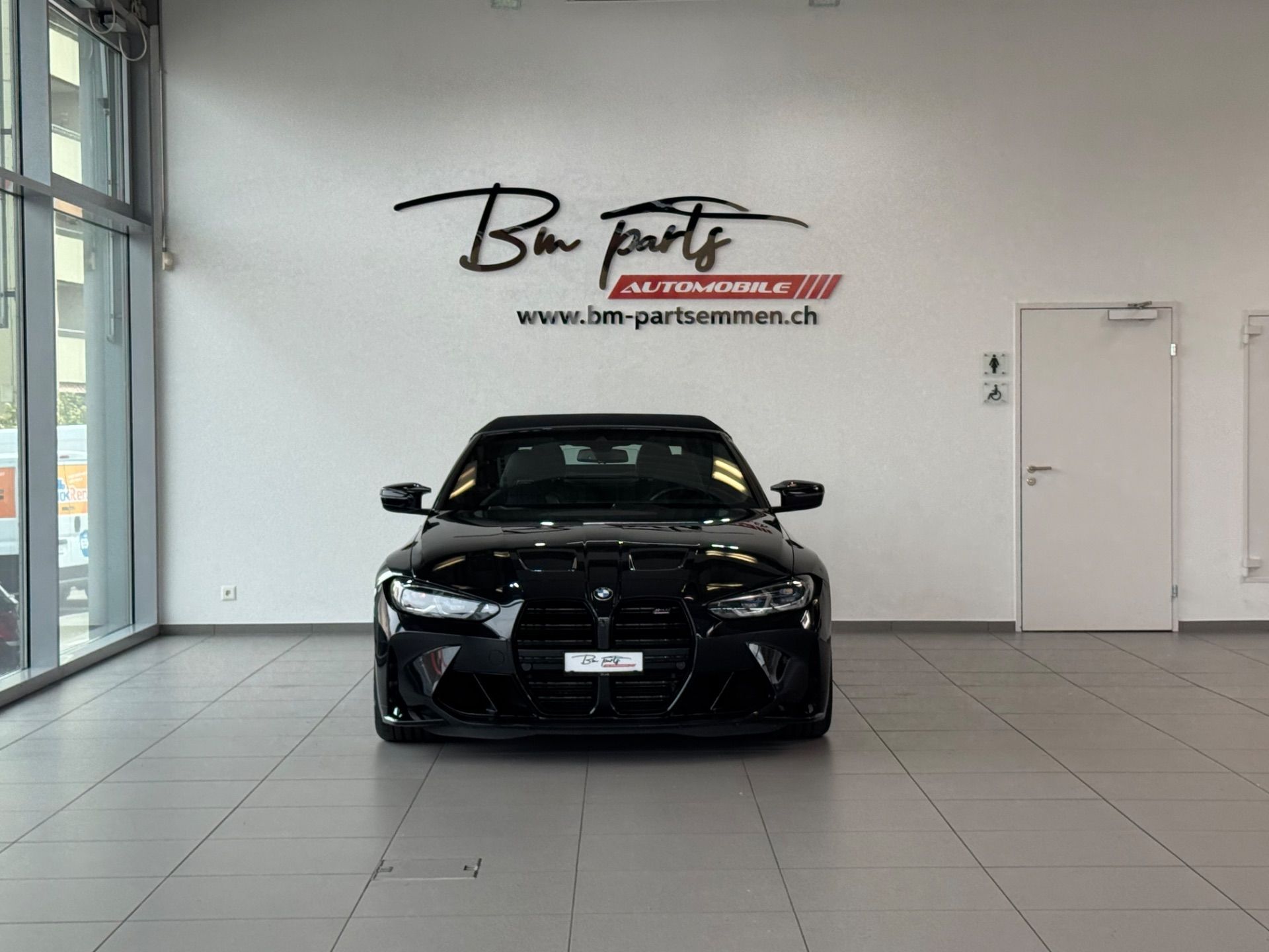 BMW M4 Cabrio Competition M xDrive-image-9