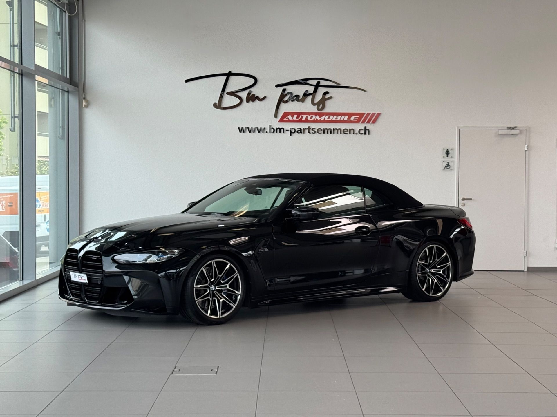 BMW M4 Cabrio Competition M xDrive-showroom-element-2