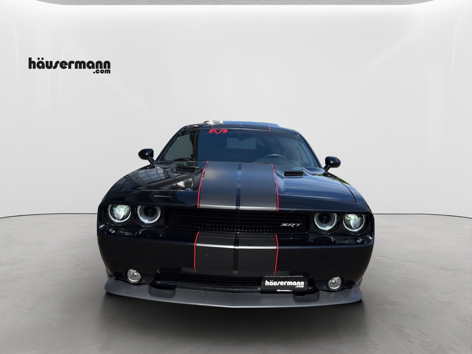 DODGE Challenger 6.4 HEMI SRT8-showroom-element-1