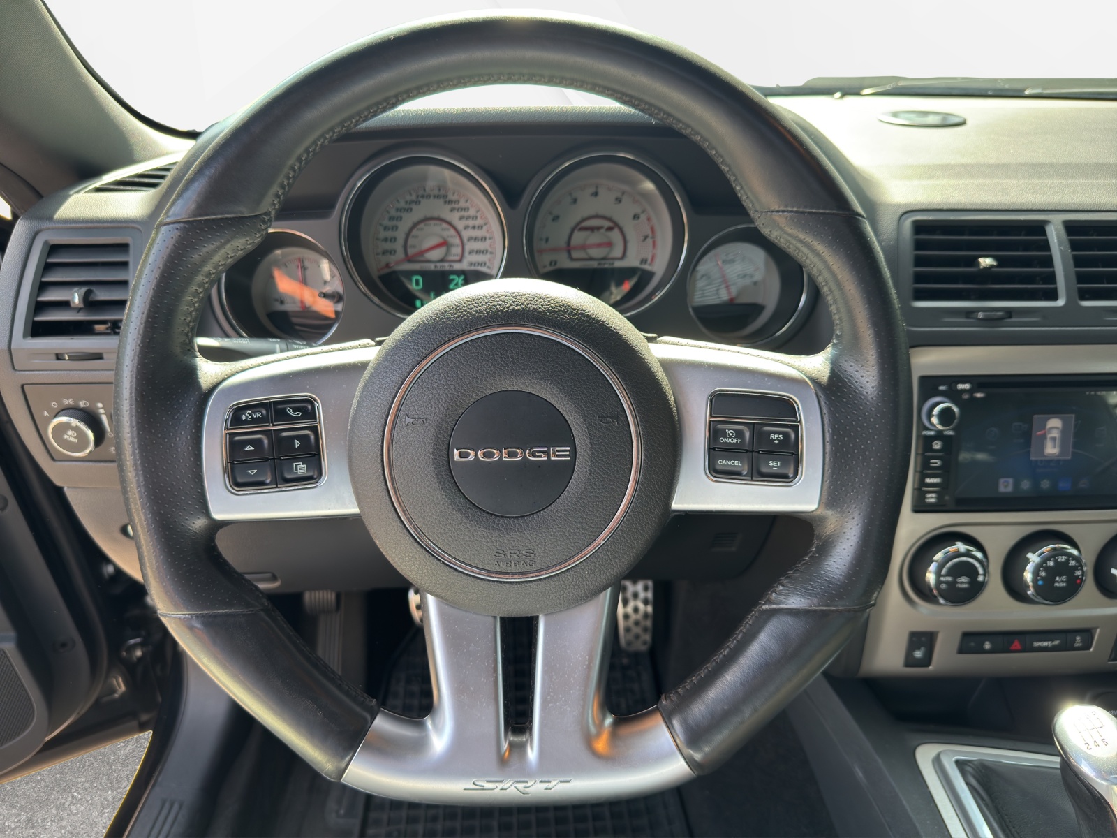 DODGE Challenger 6.4 HEMI SRT8-image-6