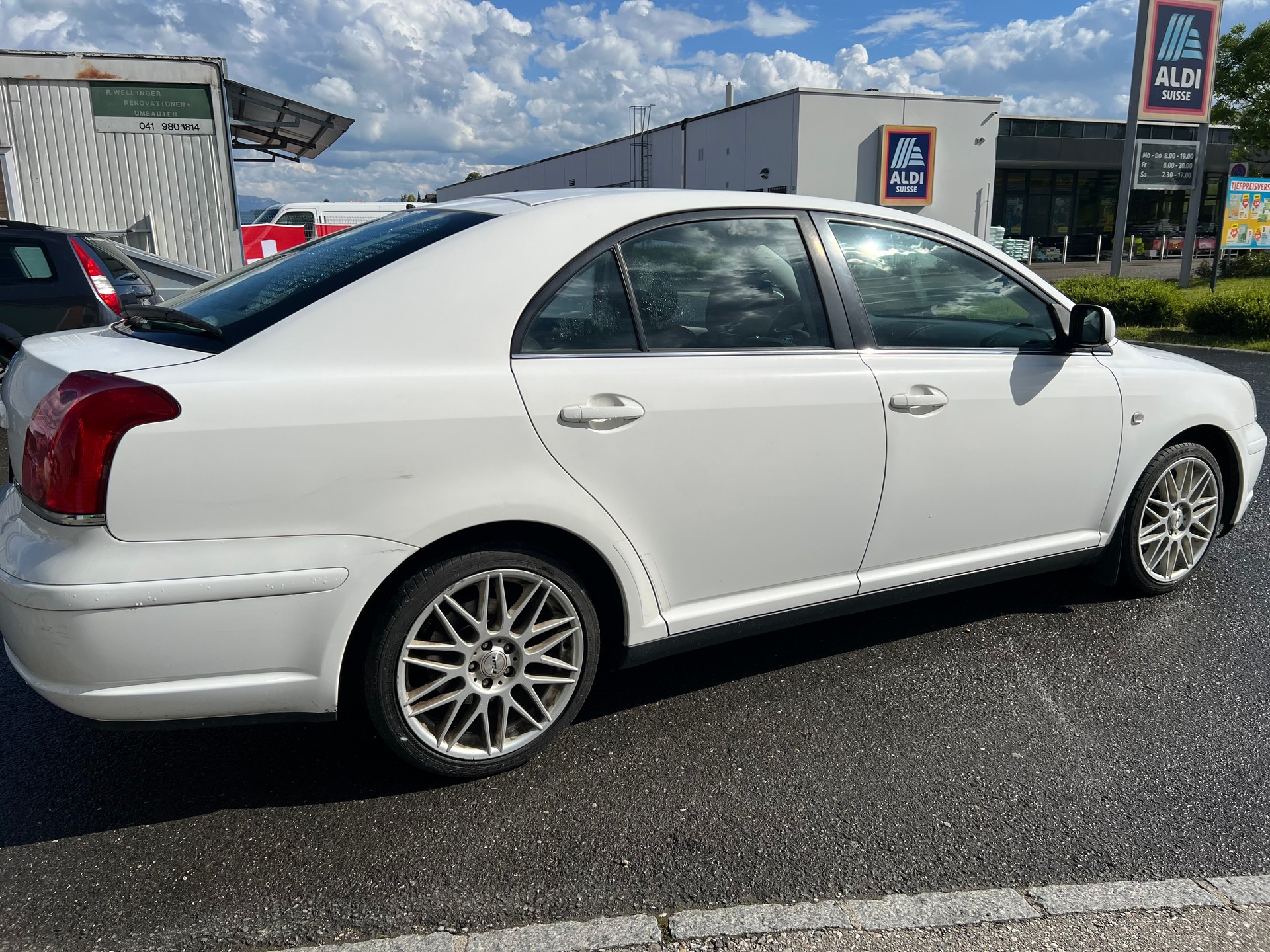 TOYOTA Avensis 1.8 VVT-i Linea-image-4