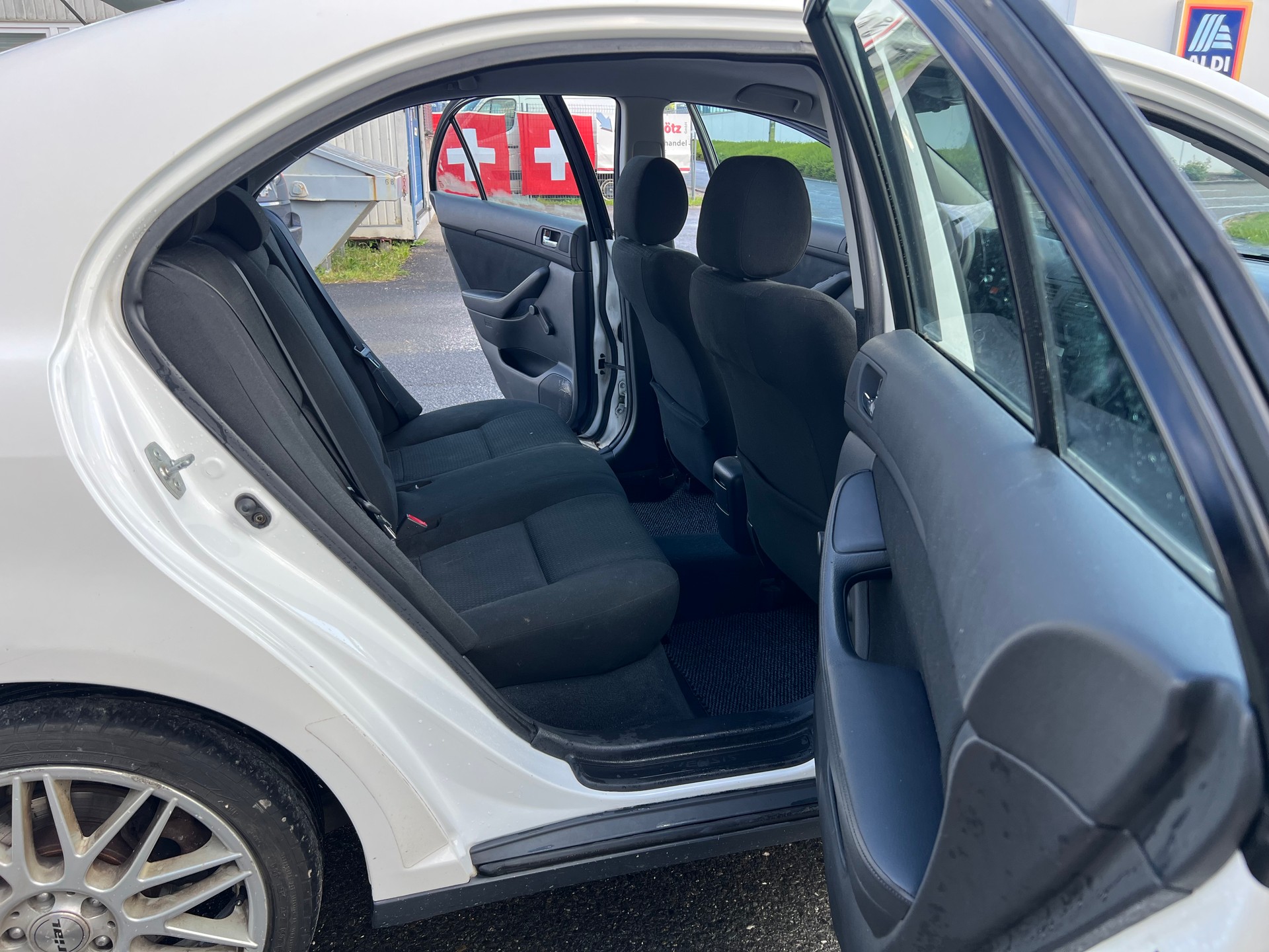 TOYOTA Avensis 1.8 VVT-i Linea-image-10