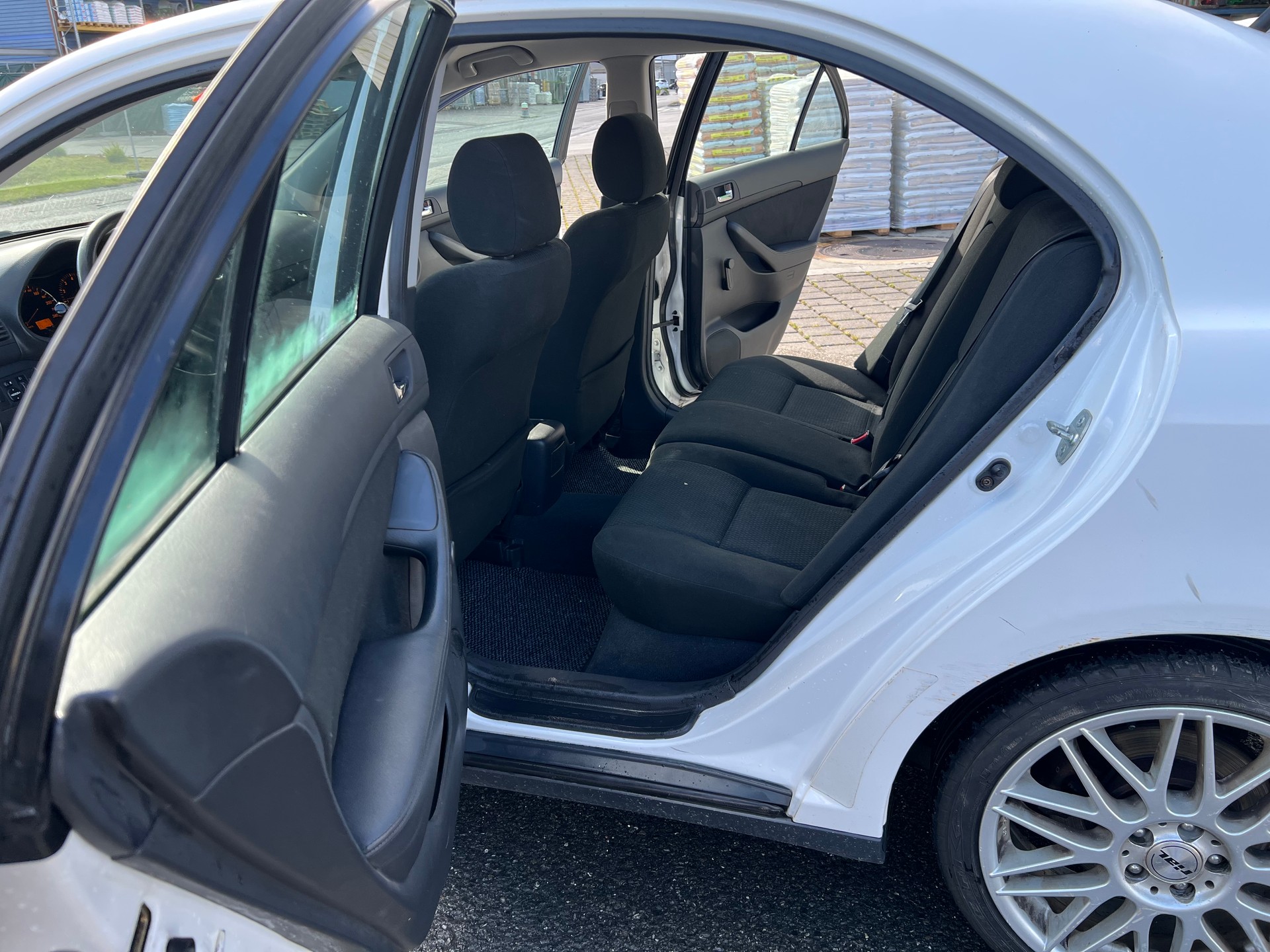 TOYOTA Avensis 1.8 VVT-i Linea-image-11