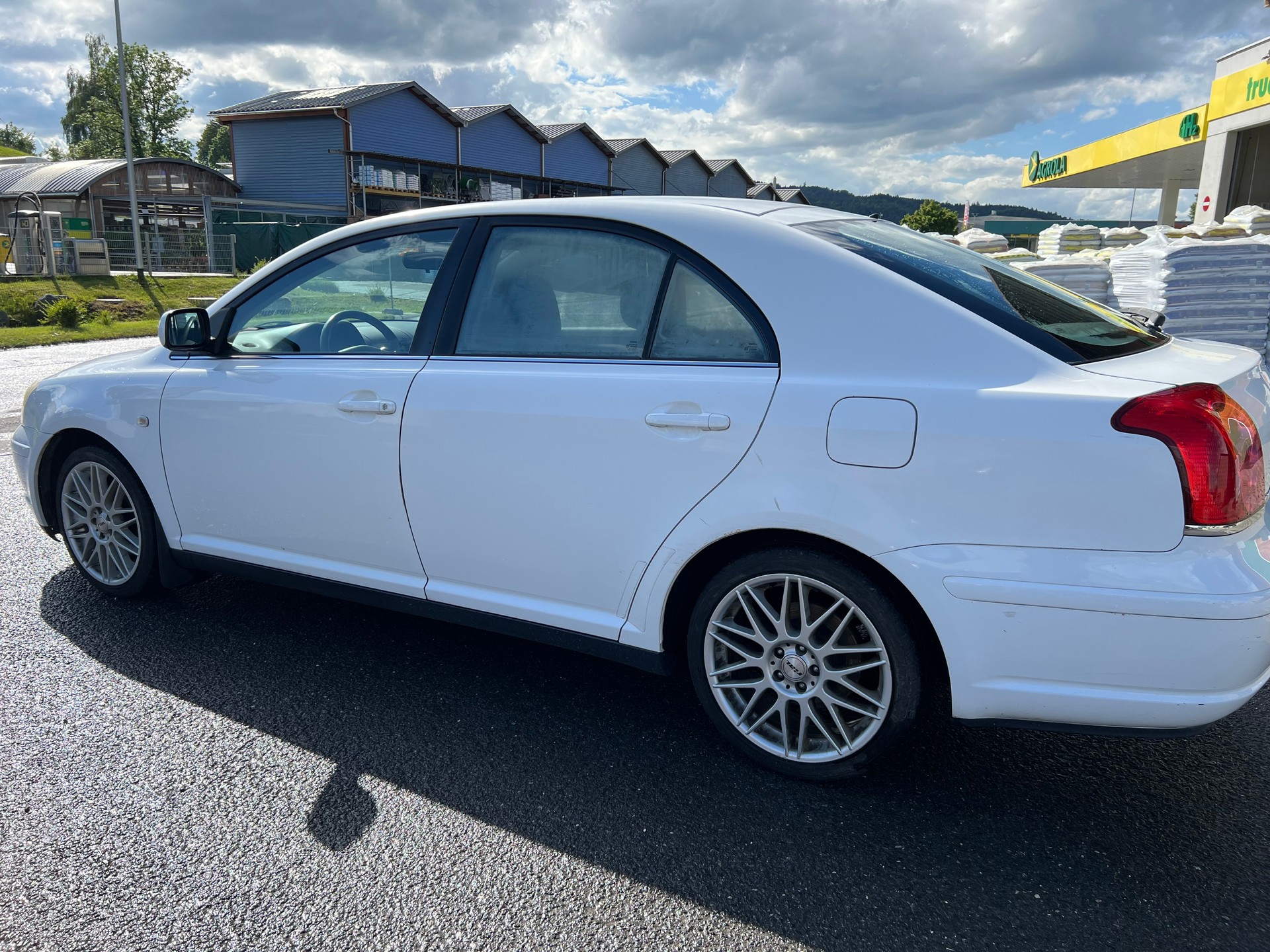 TOYOTA Avensis 1.8 VVT-i Linea-image-3