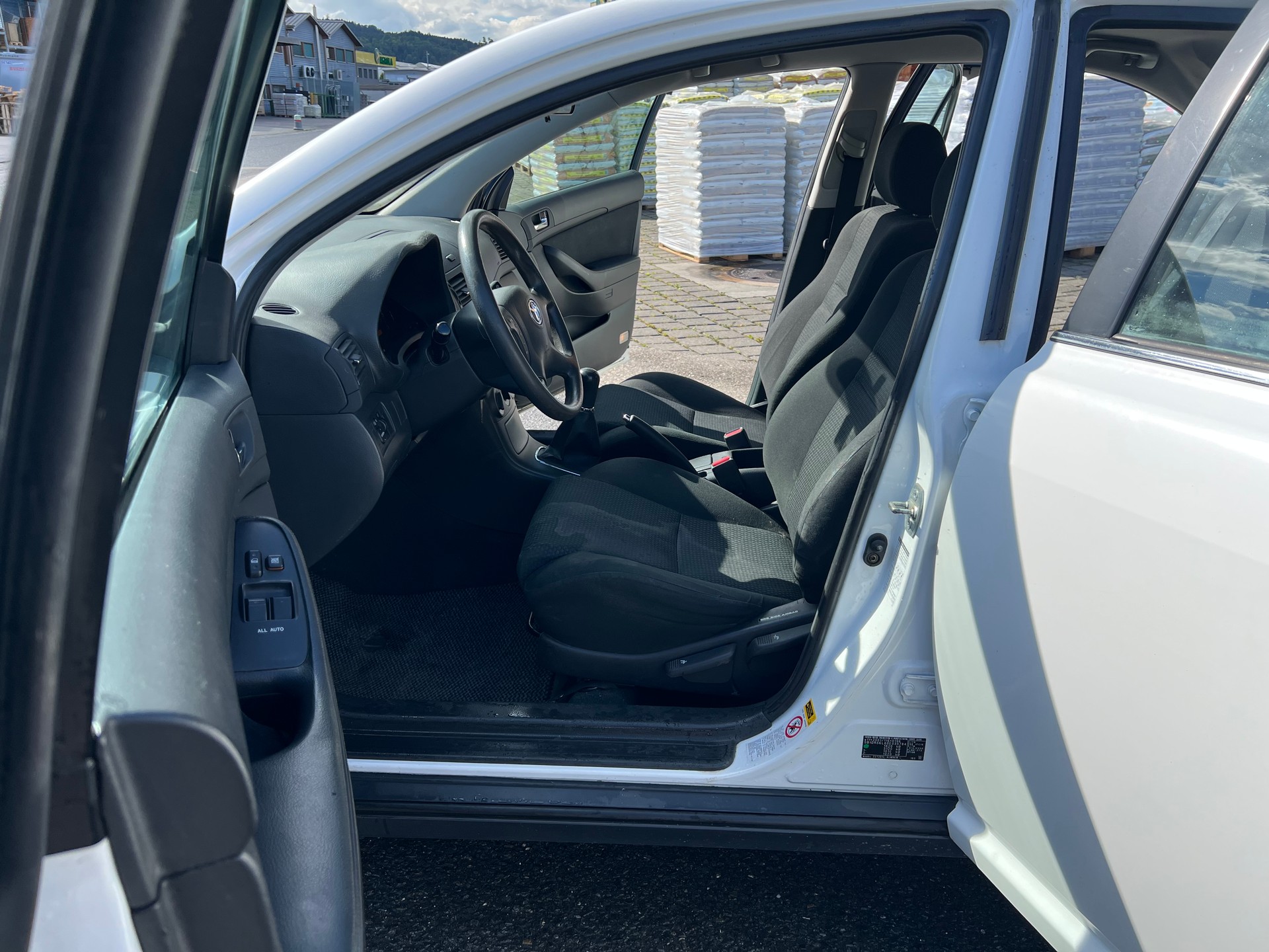 TOYOTA Avensis 1.8 VVT-i Linea-image-9