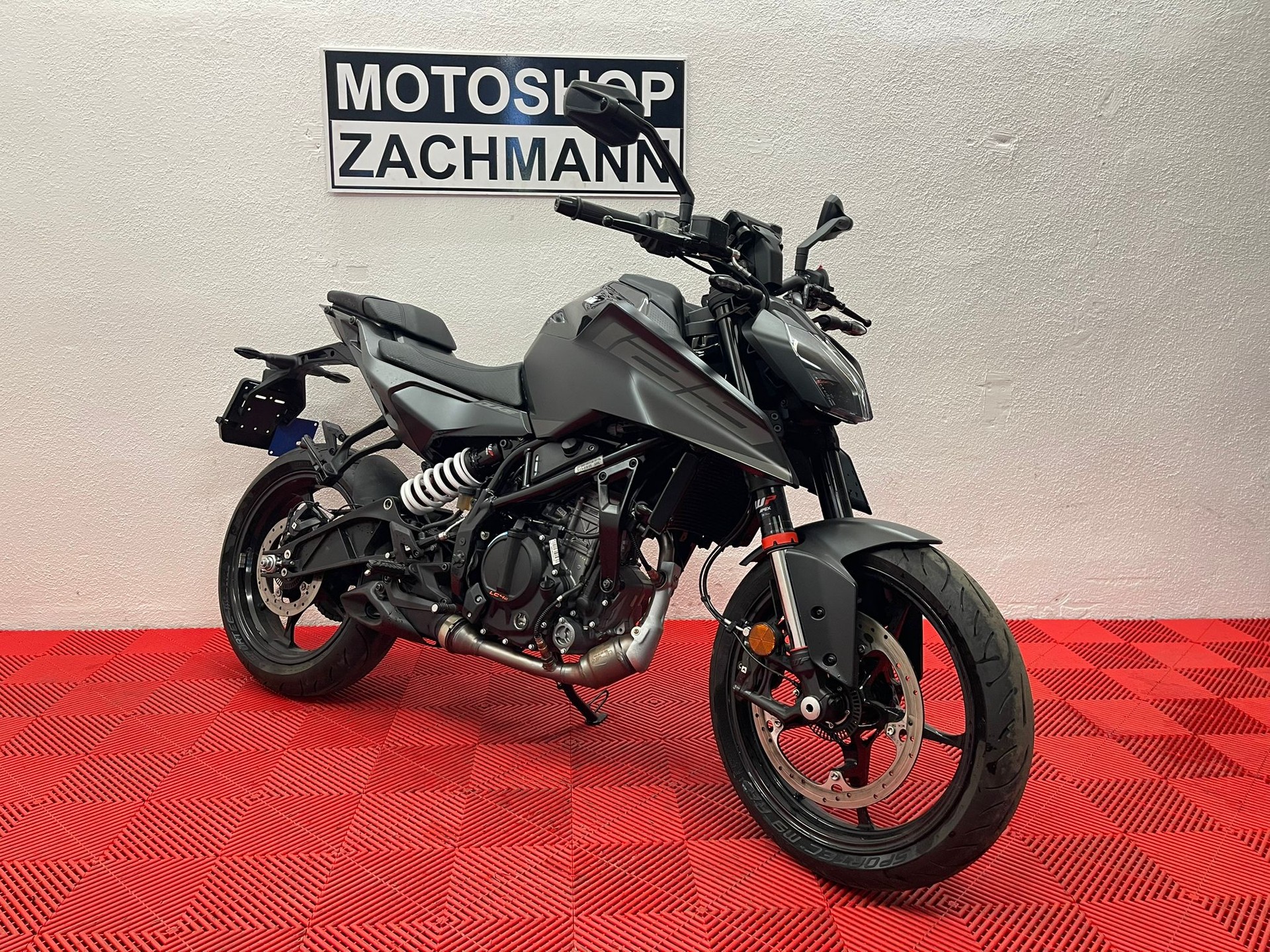 KTM 125 Duke-image-1