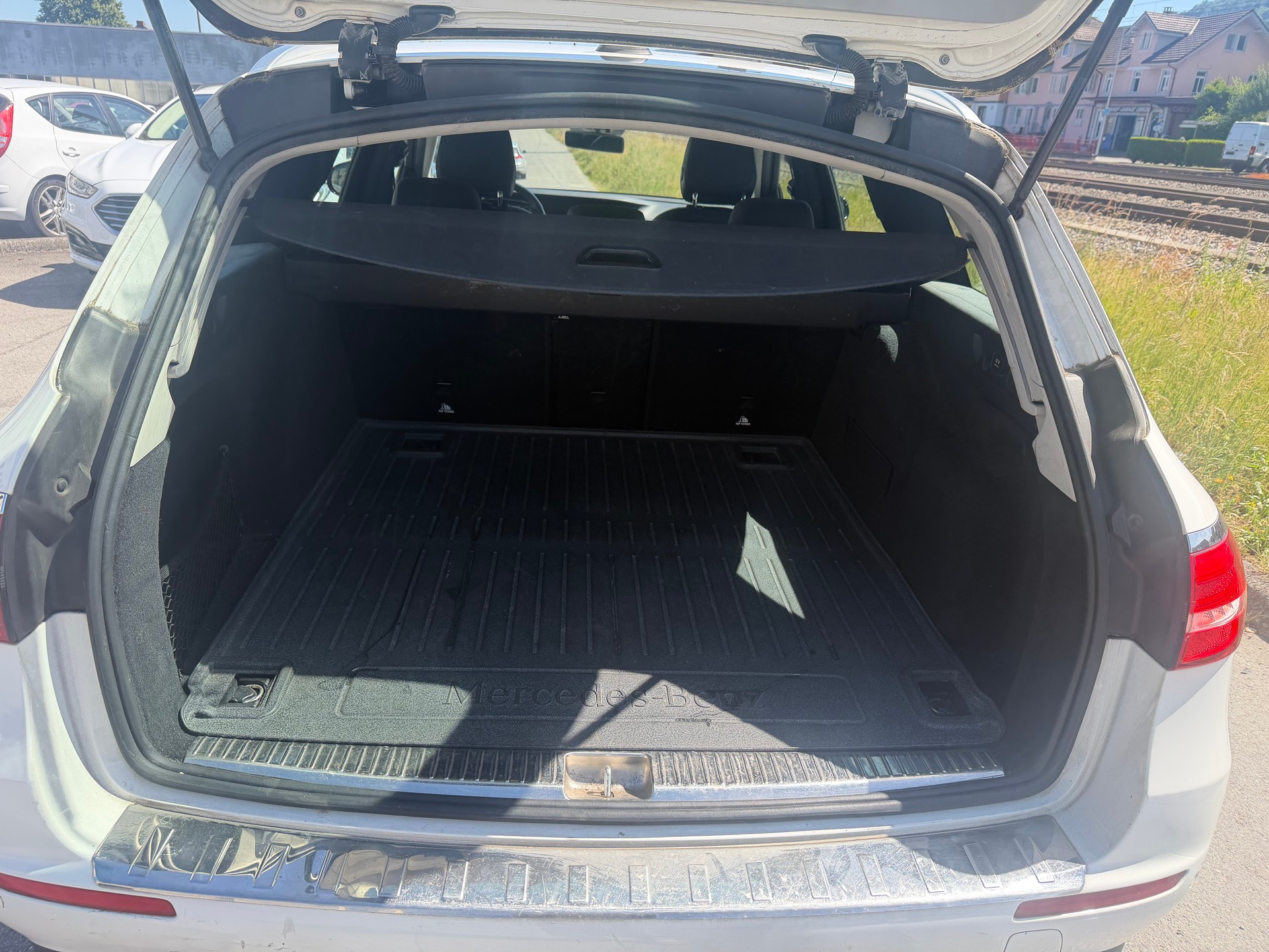MERCEDES-BENZ E 220 d Exclusive 4Matic 9G-Tronic-image-8