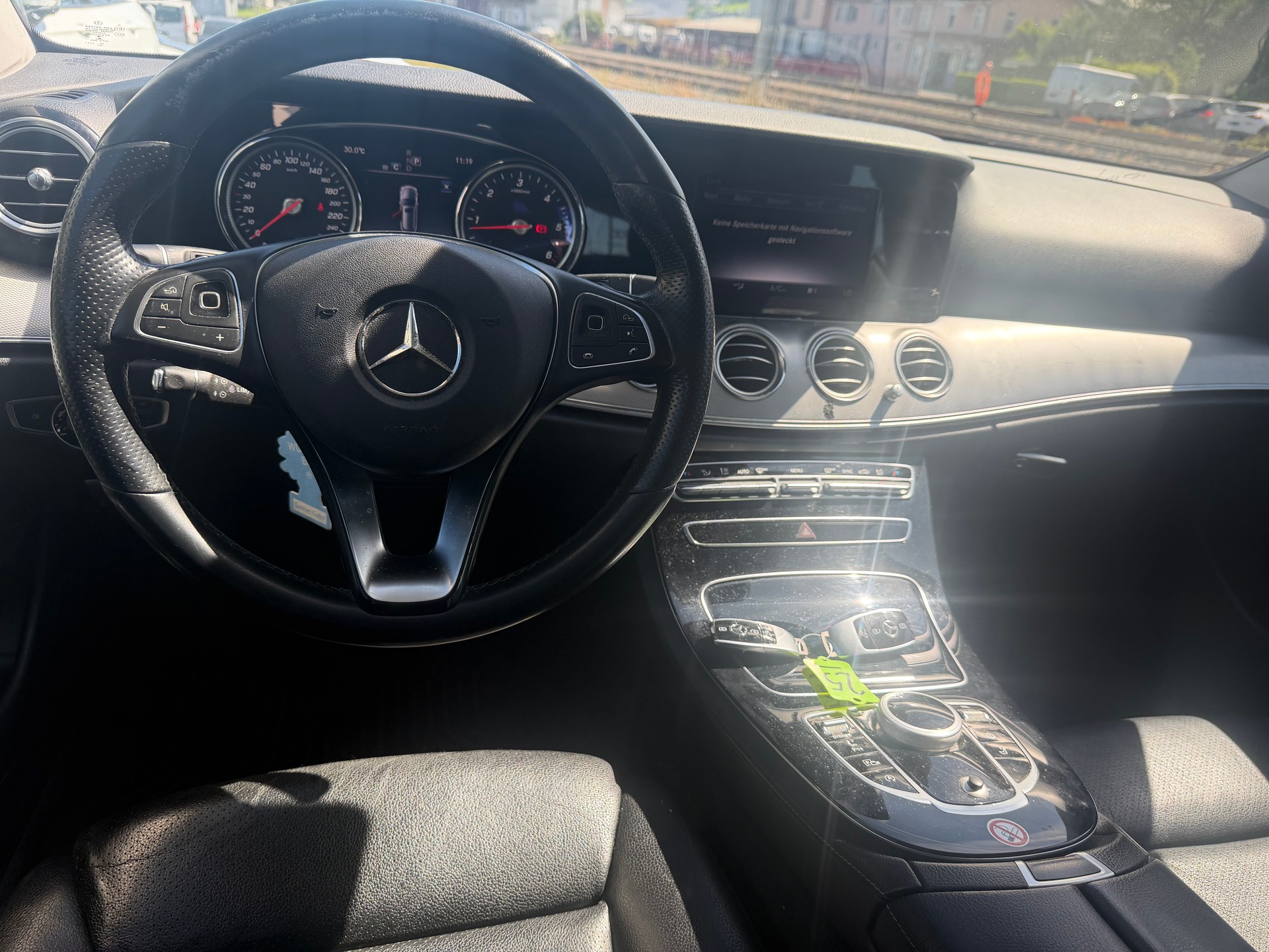 MERCEDES-BENZ E 220 d Exclusive 4Matic 9G-Tronic-image-10