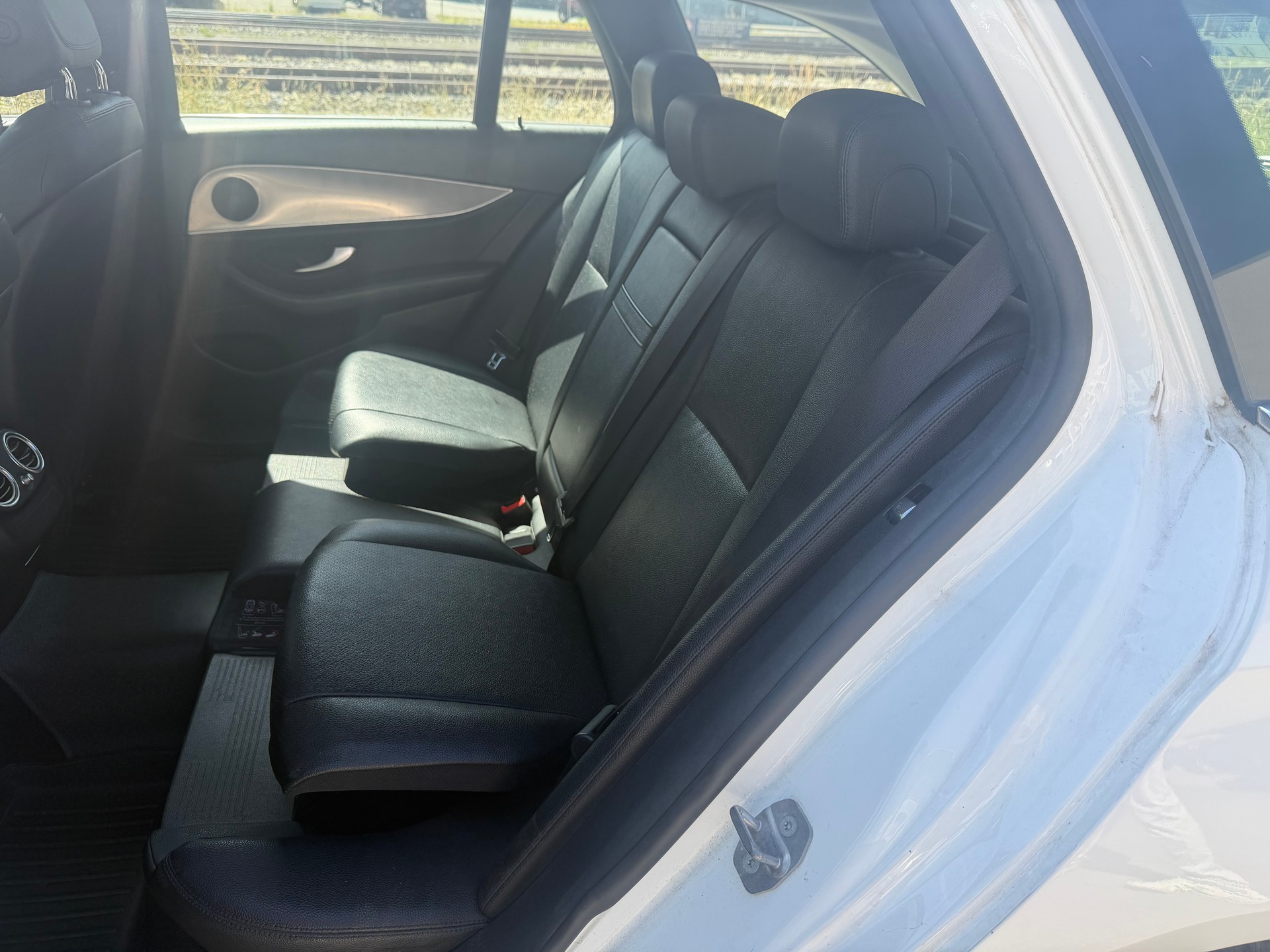 MERCEDES-BENZ E 220 d Exclusive 4Matic 9G-Tronic-image-9
