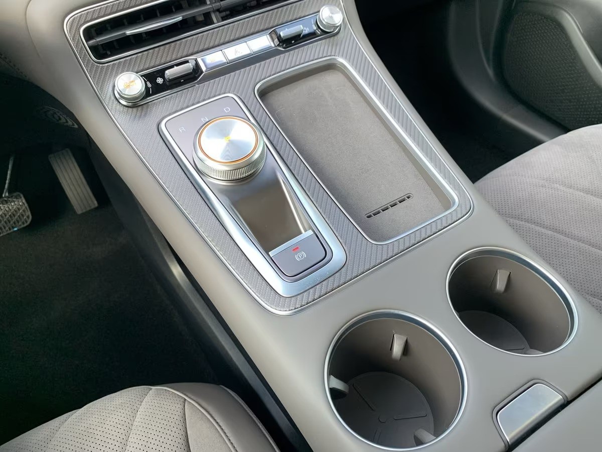 MG S6 EV "Luxury" AWD-image-14