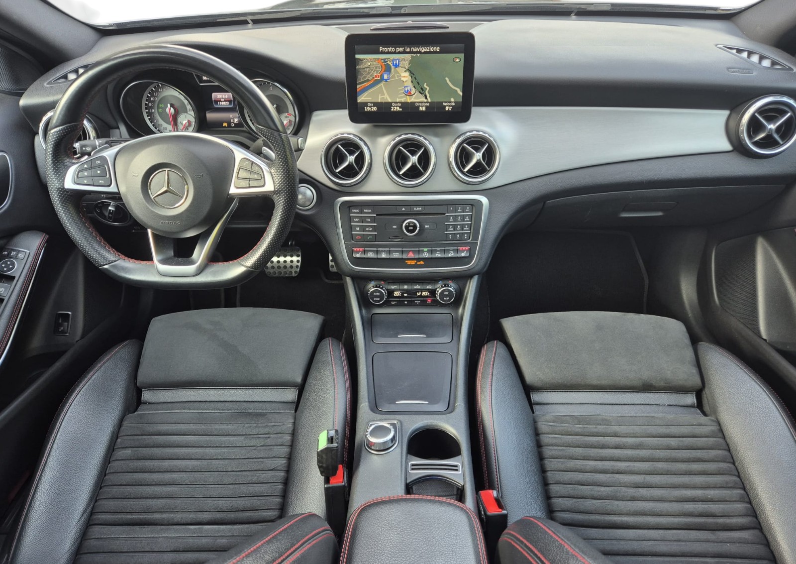 MERCEDES-BENZ GLA 200 CDI AMG Line 4Matic 7G-DCT-image-8