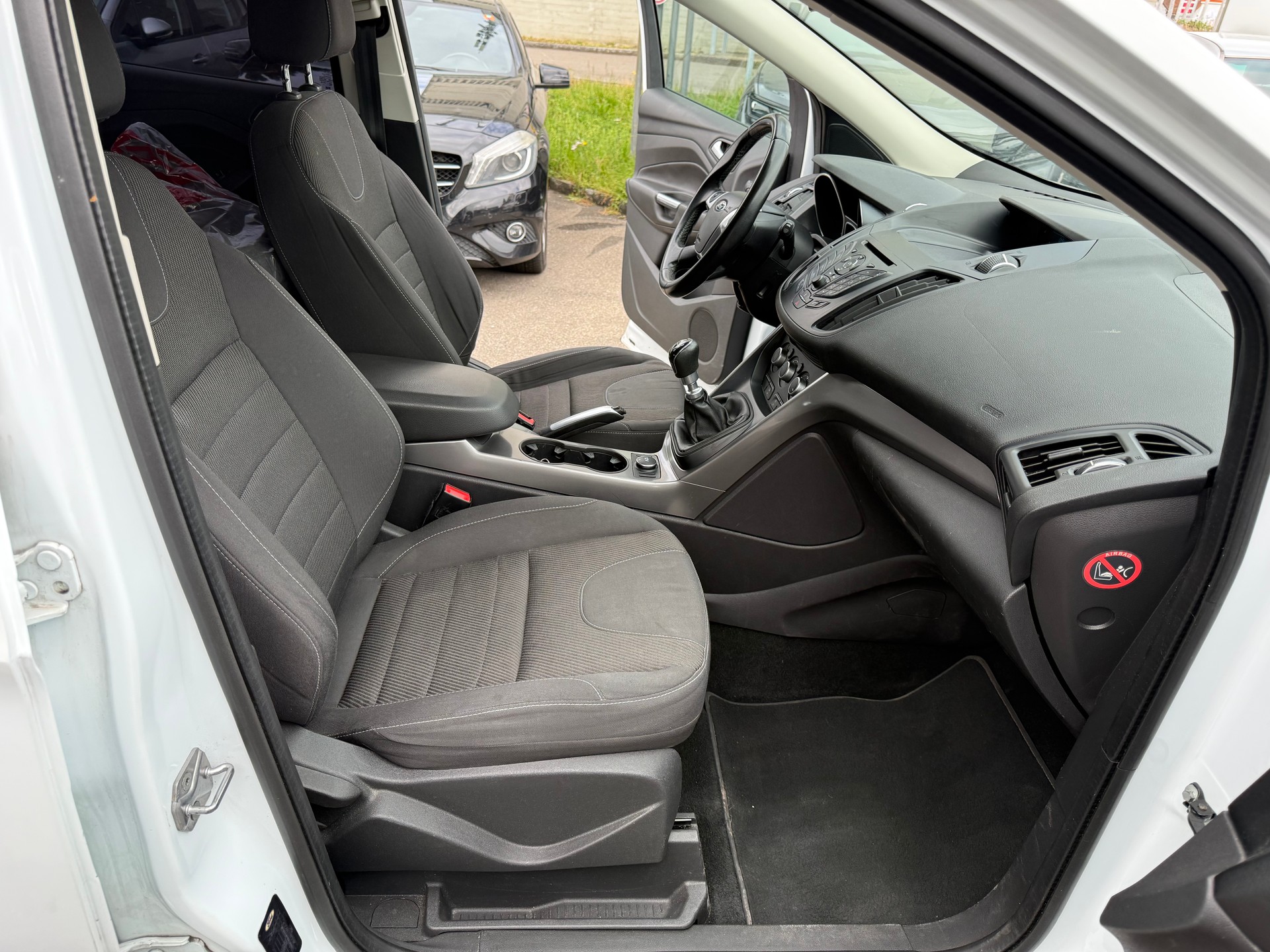 FORD Kuga 2.0 TDCi Carving 4WD-image-8