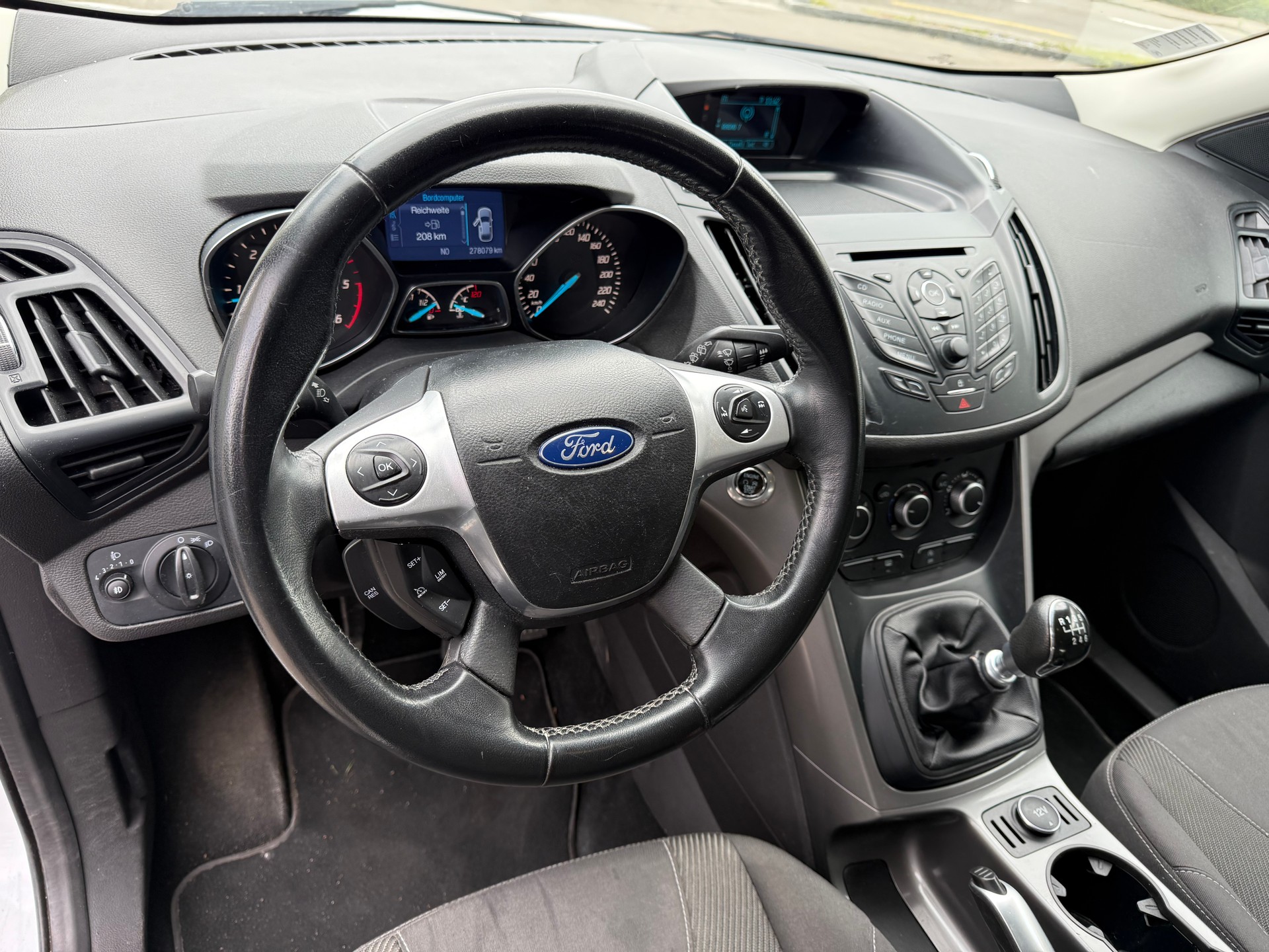 FORD Kuga 2.0 TDCi Carving 4WD-image-10