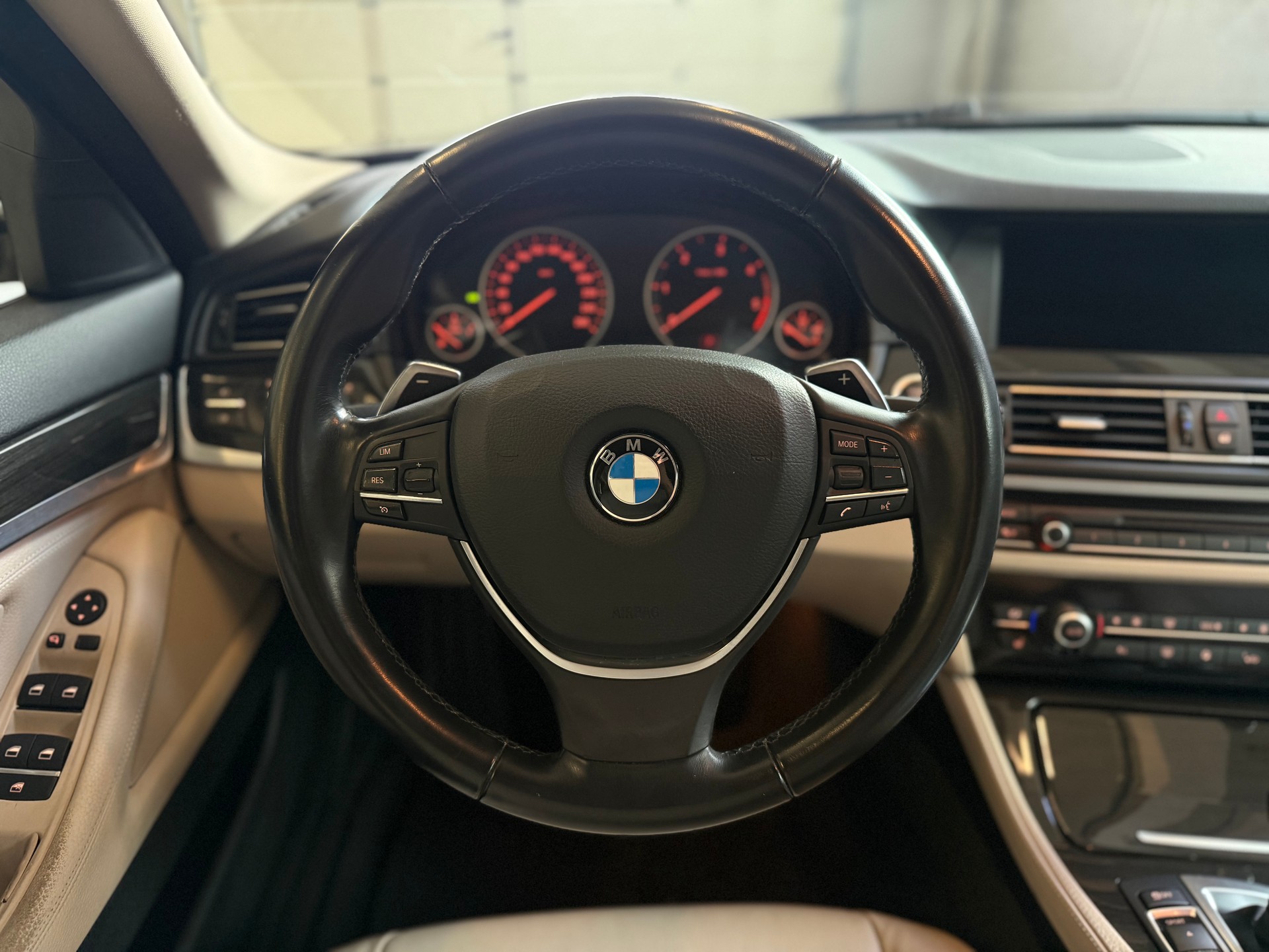 BMW 530d xDrive Touring Steptronic-image-13