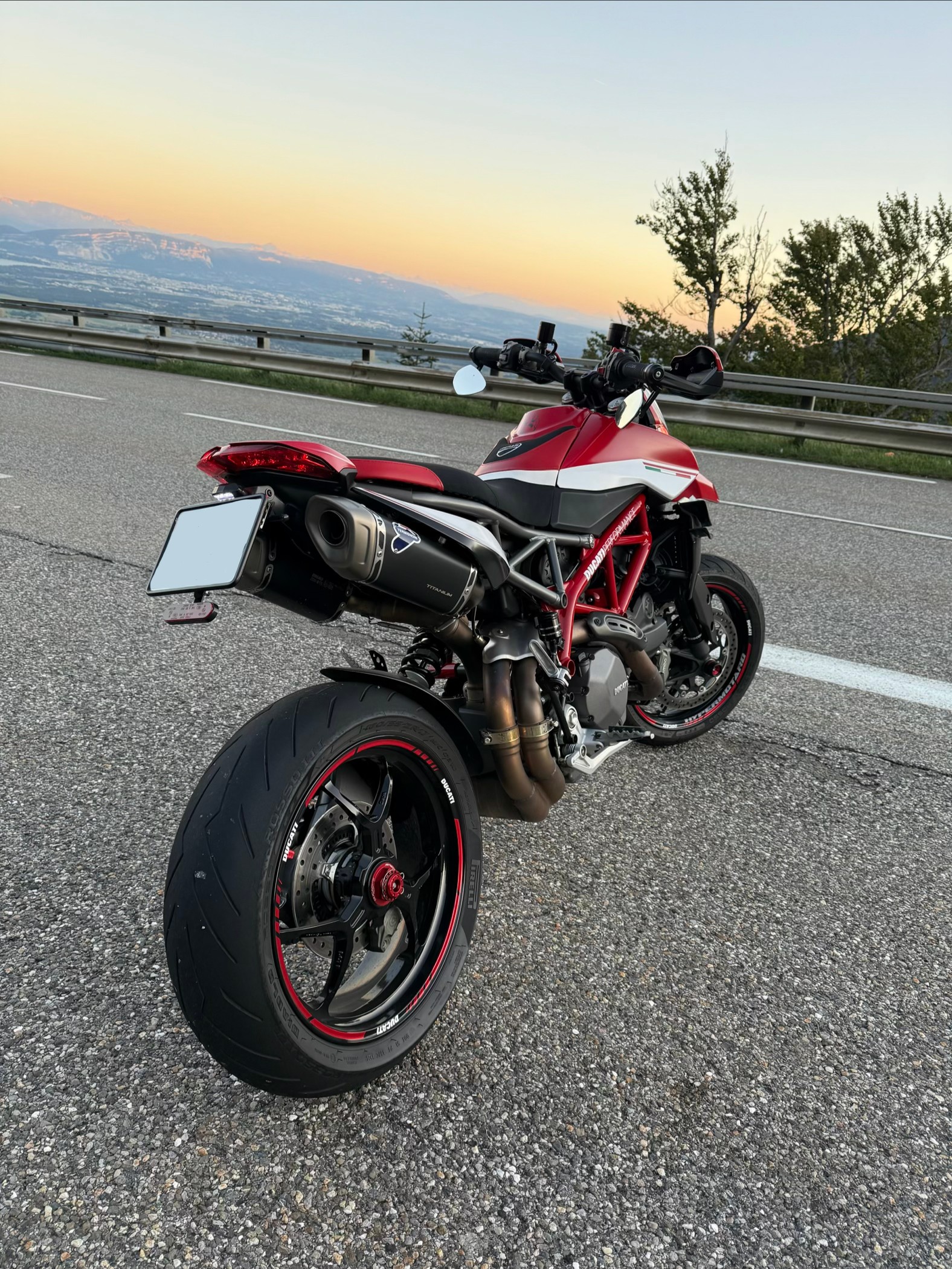 DUCATI Hypermotard 950 full équipée-image-1