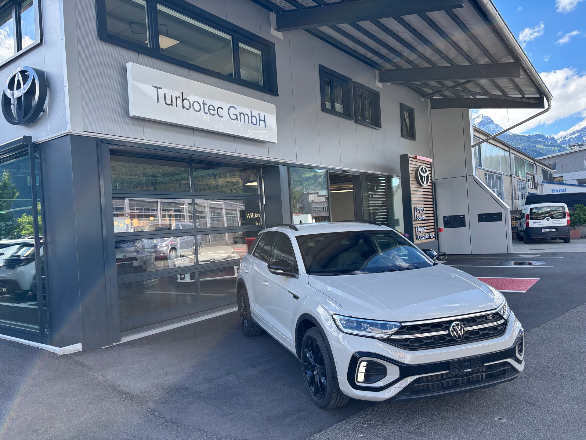 VW T-Roc 2.0 TSI R-Line DSG 4Motion-image-6