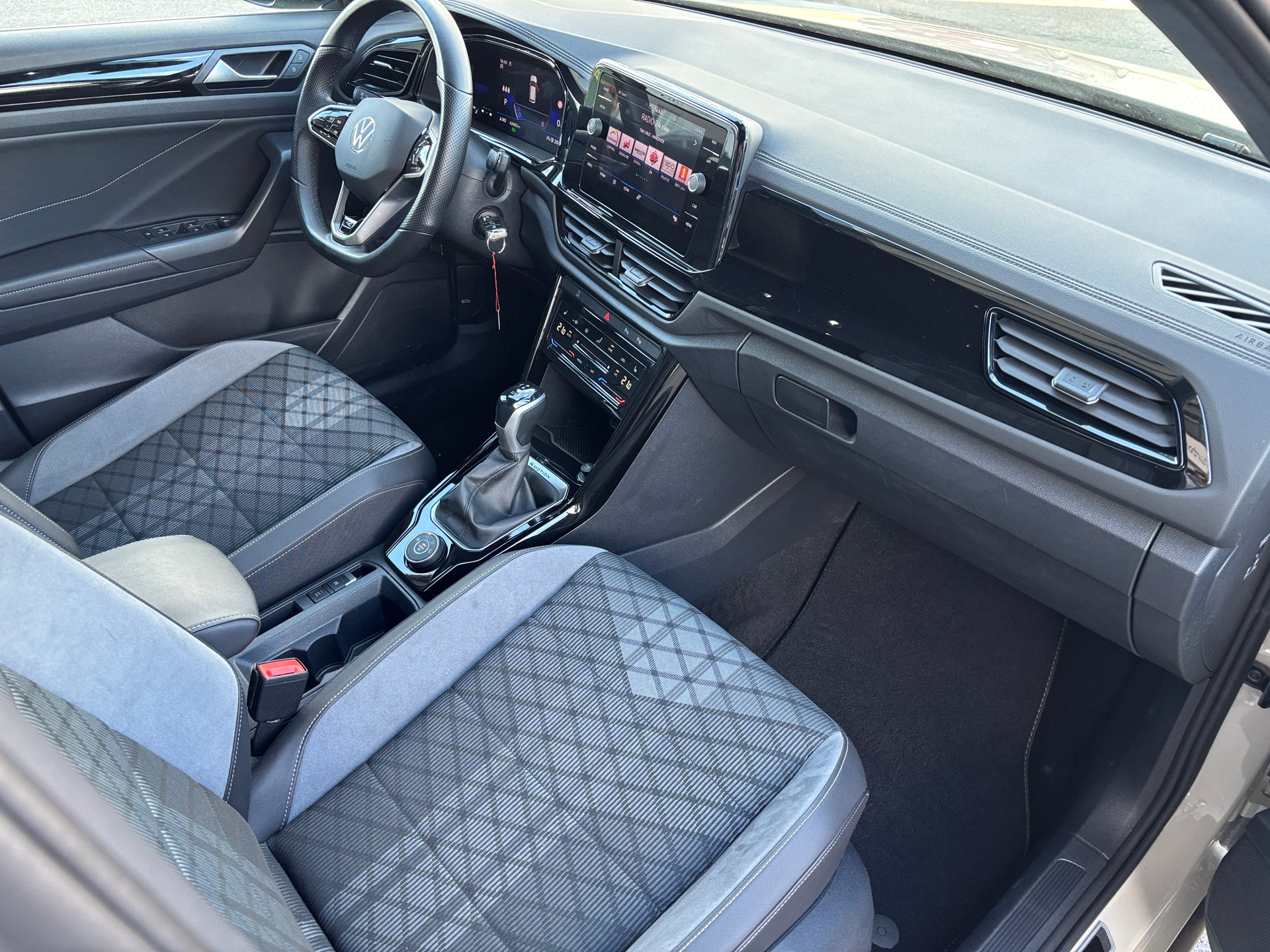 VW T-Roc 2.0 TSI R-Line DSG 4Motion-image-11
